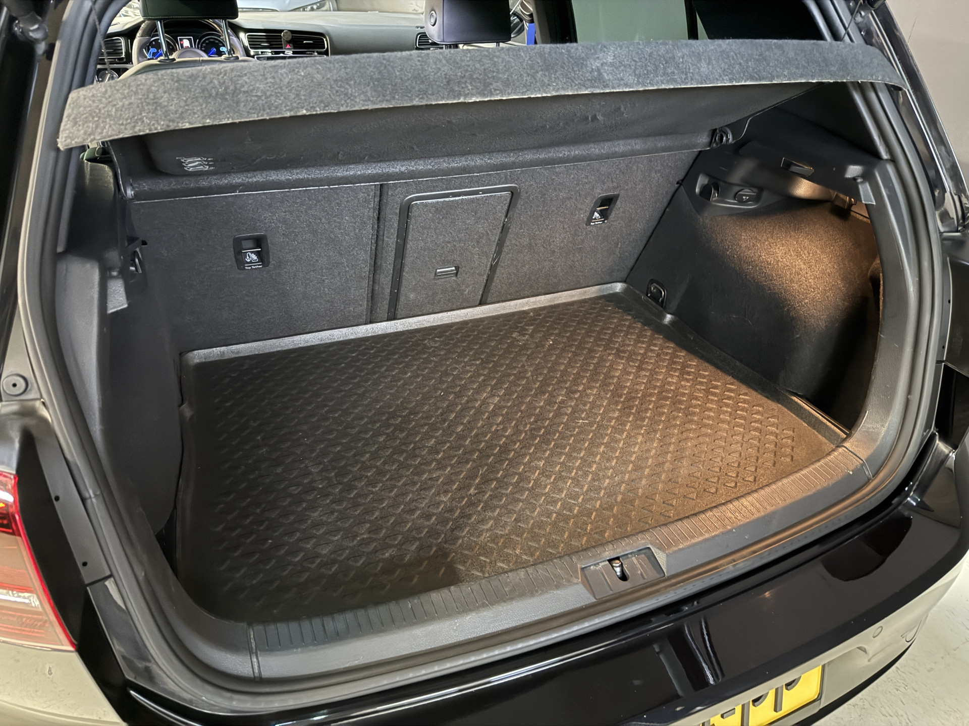 Volkswagen Golf 2.0 TSI R 4Motion | Camera | Panoramadak | 300PK | Stoelverwarming | Leder
