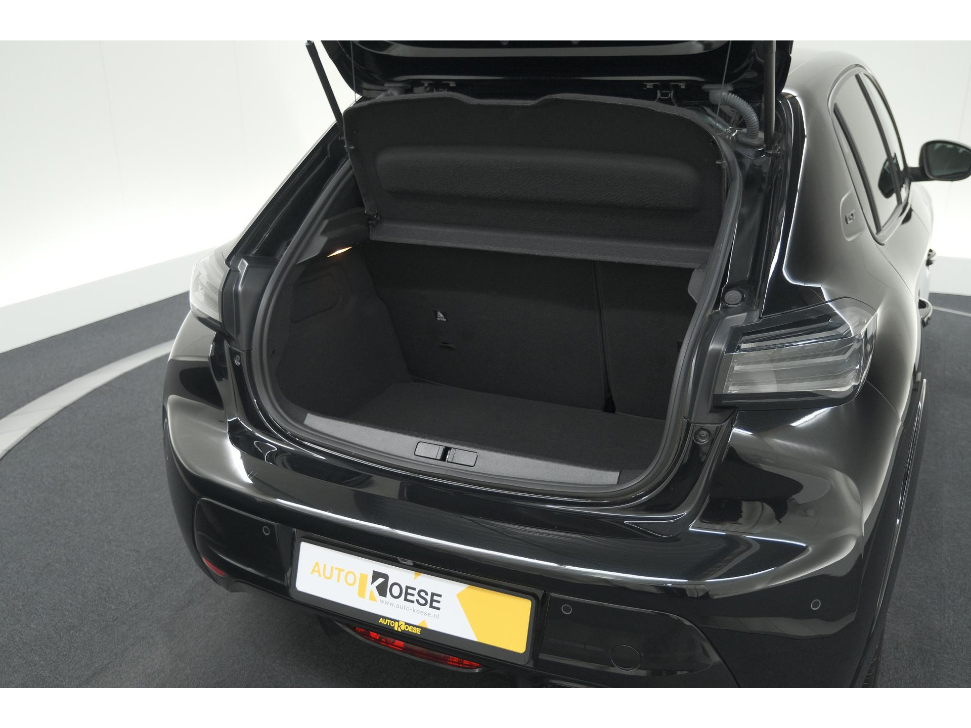 Peugeot 208 1.2 Hybrid 145 e-DCS6 GT | Alcantara Pakket | Camera | Apple Carplay | Stoelverwarming