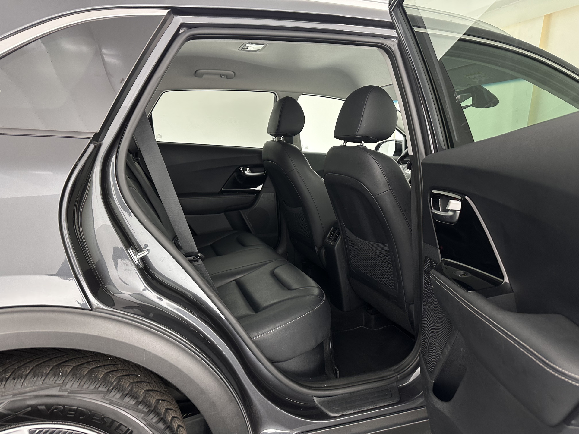 Kia Niro 1.6 GDi Hybrid DynamicPlusLine (INCL.BTW) Aut. *LEATHER | FULL-LED | ADAPTIVE-CRUISE | BLINDSPOT | HEATED-COMFORTSEATS | CAMERA | KEYLESS | NAVI-FULLMAP | AMBIENTLIGHT | LANE-ASSIST | 16''ALU*