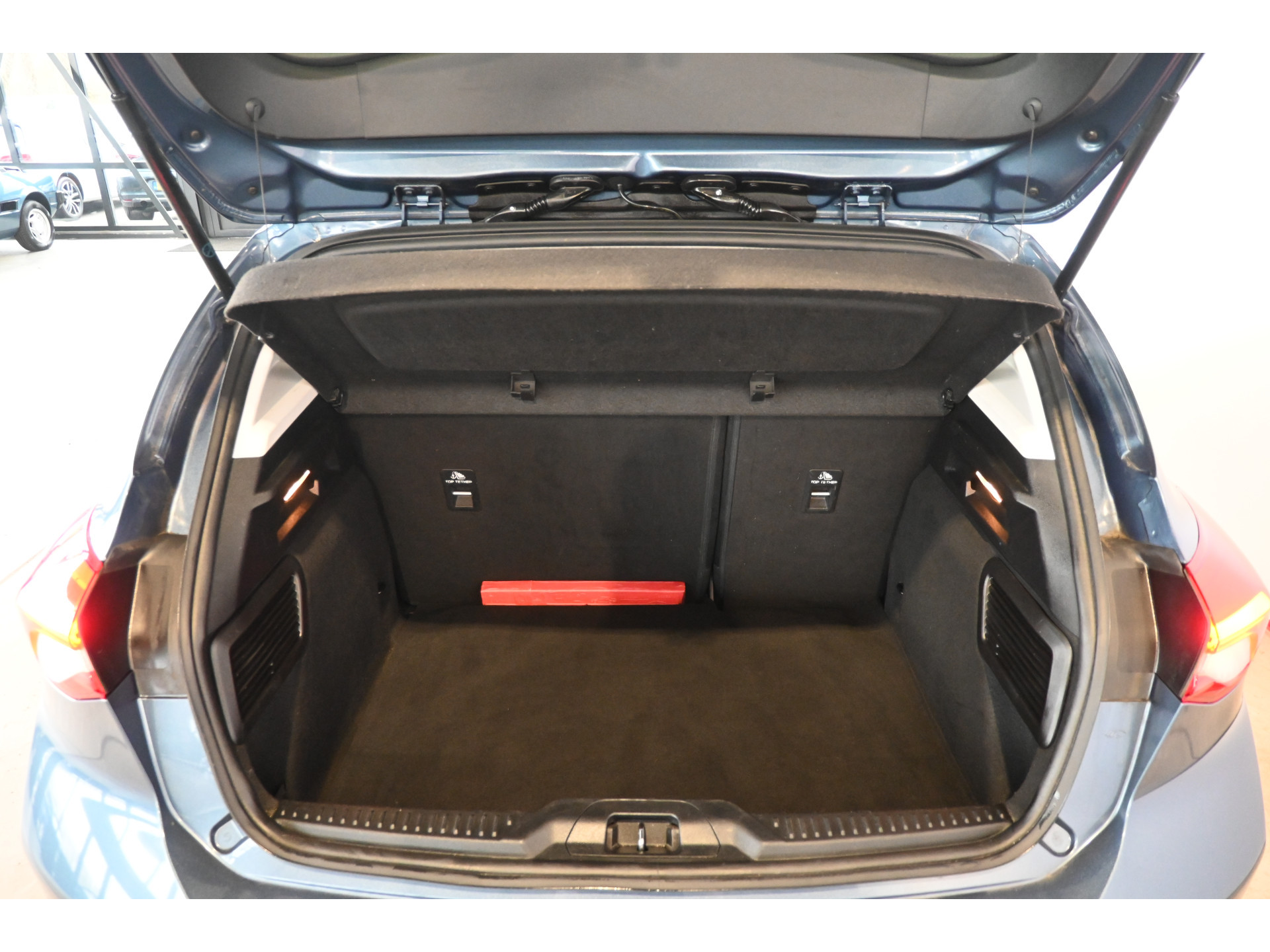 Ford Focus 1.0 EcoBoost Titanium Business Clima Navigatie Stuur/Stoelverwarming Rijklaarprijs! Inruil Mogelijk!