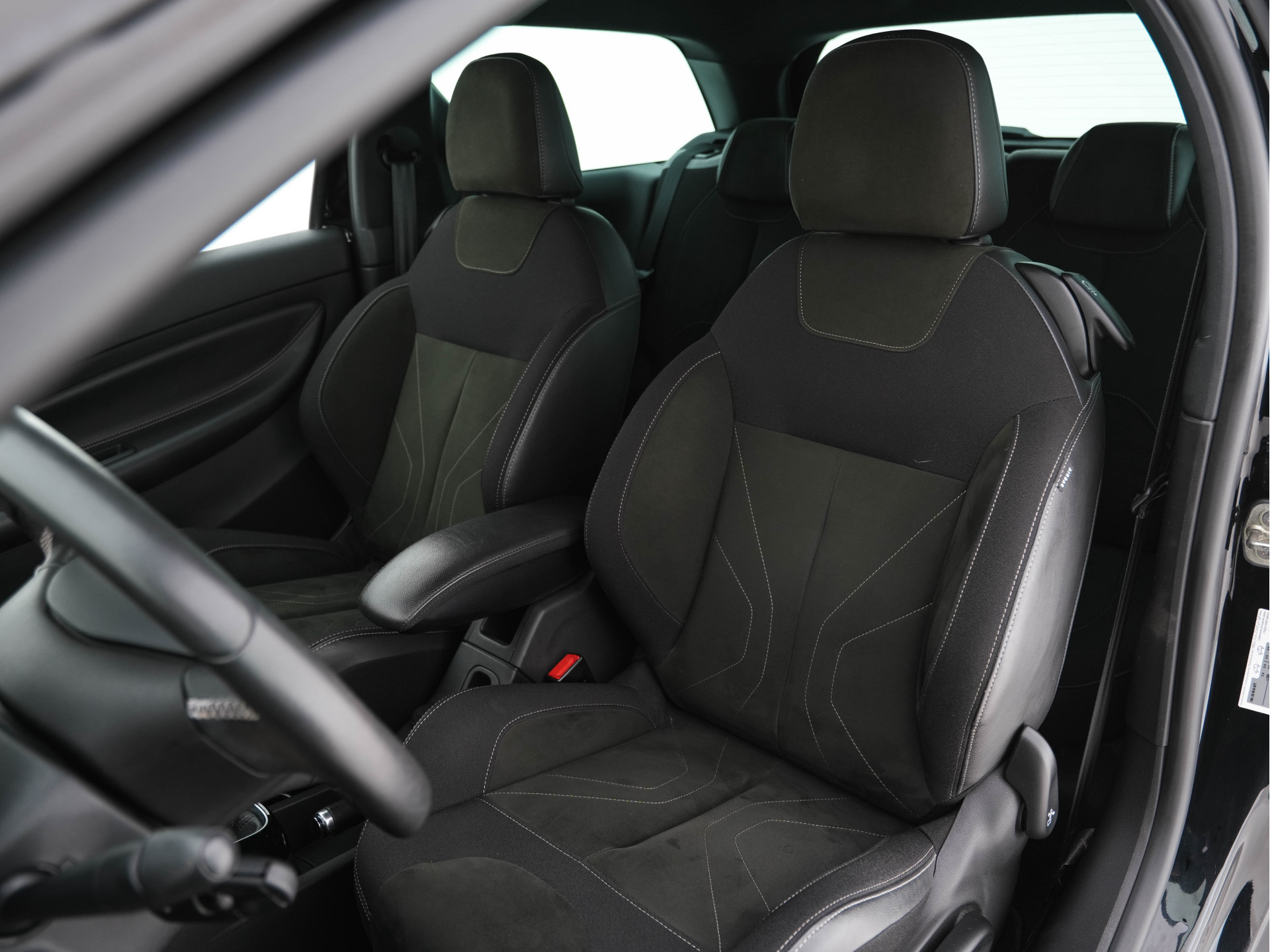 DS 3 1.6 BlueHDi Business *ALCANTARA-MICROFIBRE | SPORT-SEATS | ECC | PDC | CRUISE | PRIVACY-GLASS | 16''ALU*