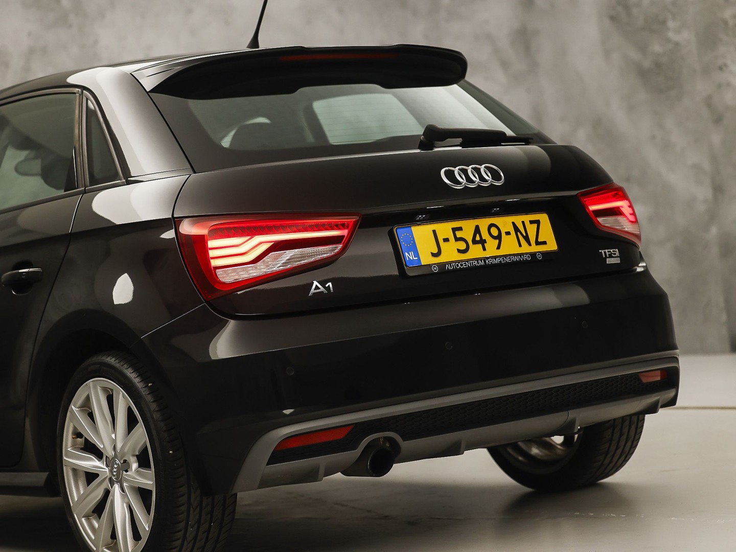 Audi A1 Sportback 1.0 TFSI Sport (NAVIGATIE, 5 DEURS, CLIMATE, STOELVERWARMING, SPORTSTOELEN, PARKEERSENSOREN, LED ACHTERLICHTEN, LM VELGEN, NIEUWE APK, NIEUWSTAAT)