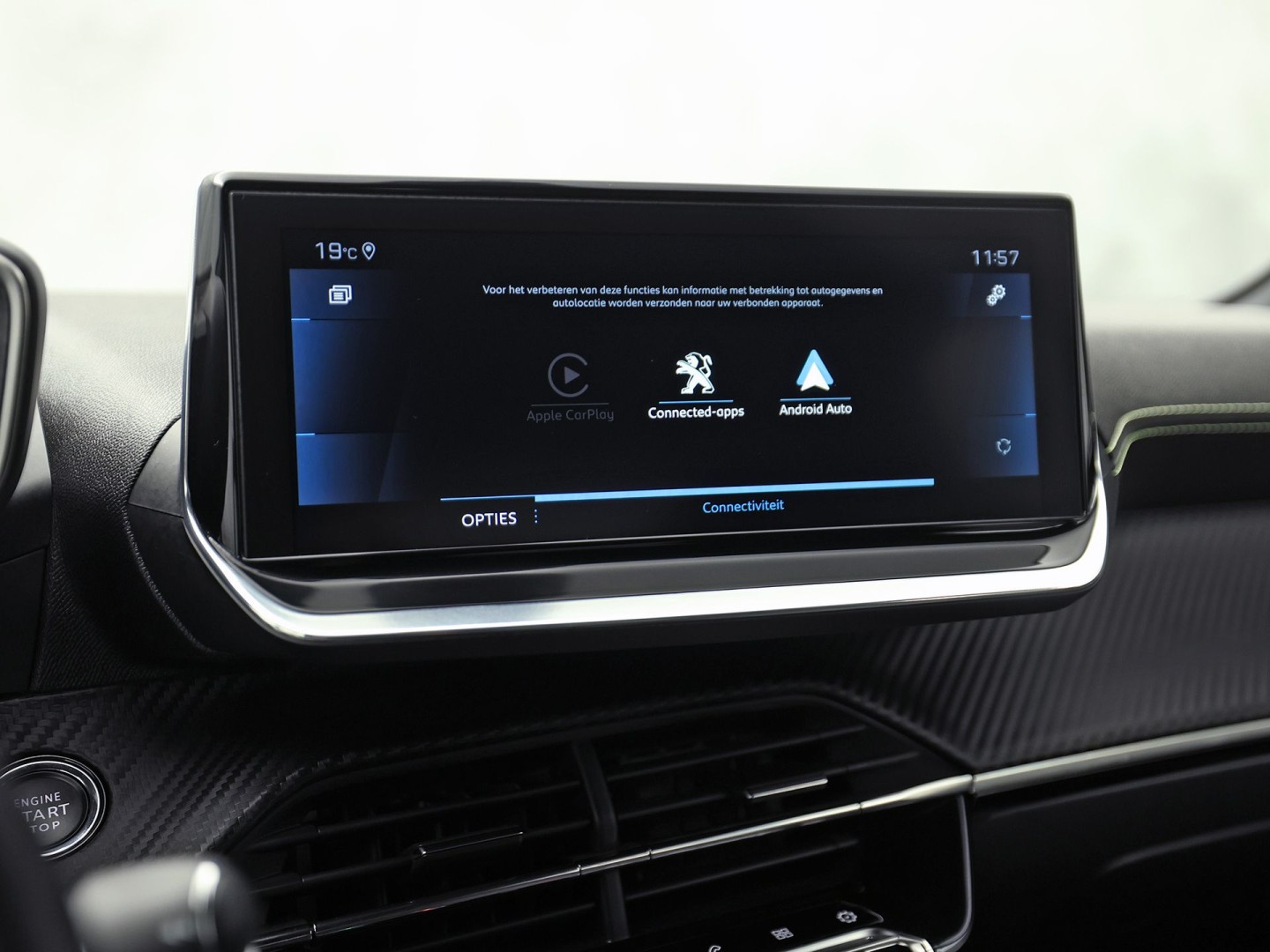 Peugeot 208 1.2 PureTech GT-Line Automaat (VIRTUAL COCKPIT, APPLE CARPLAY, GROOT NAVI, LEDER, 360 CAMERA, SPORTSTOELEN, GETINT GLAS, LM VELGEN, LANE ASSIST, NIEUWSTAAT)
