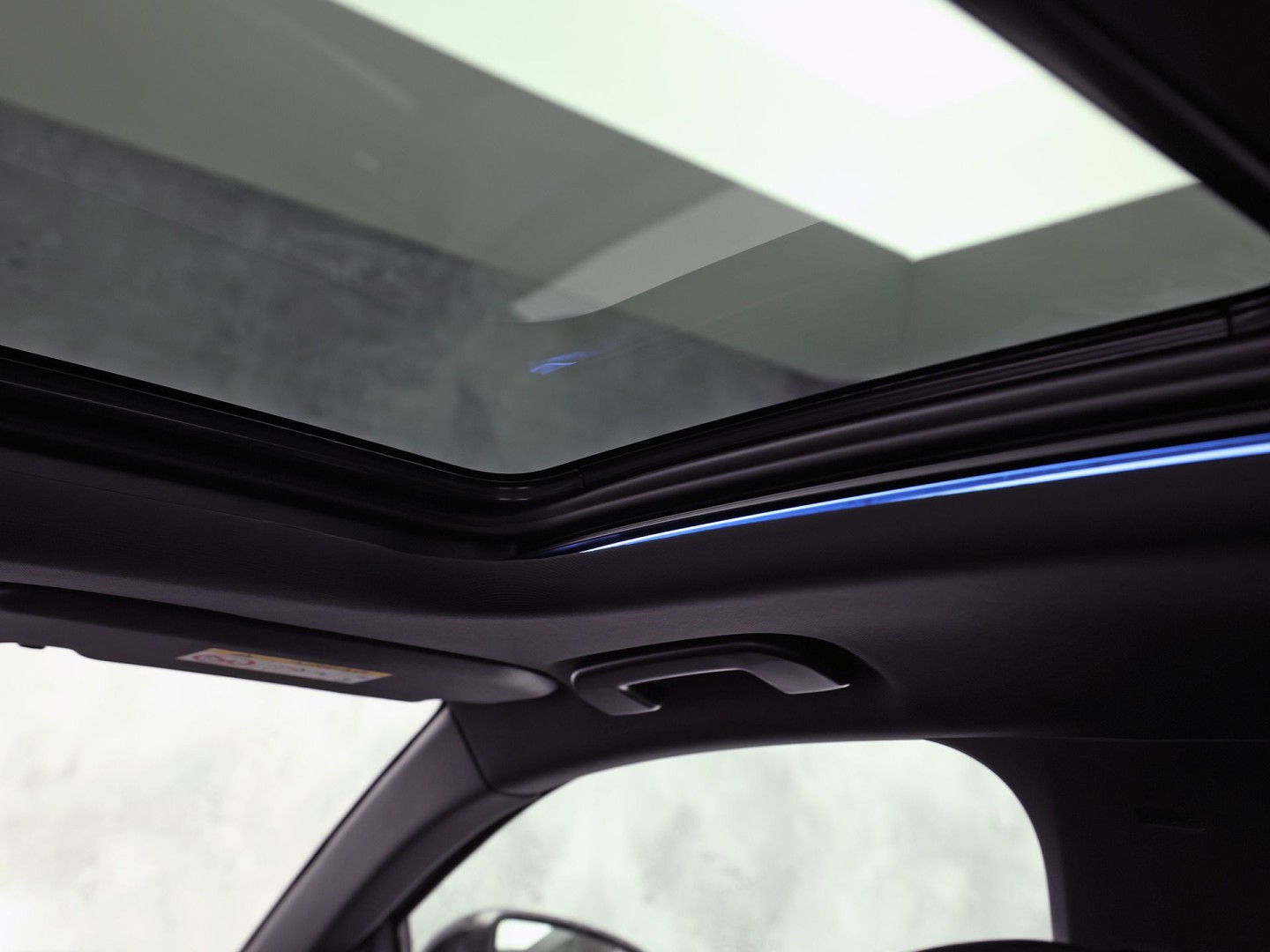 Peugeot 3008 1.2 PureTech GT Line (PANORAMADAK, APPLE CARPLAY, GROOT NAVI, LEDER, STOELVERWARMING, SPORTSTOELEN, GETINT GLAS, KEYLESS, NIEUWSTAAT)