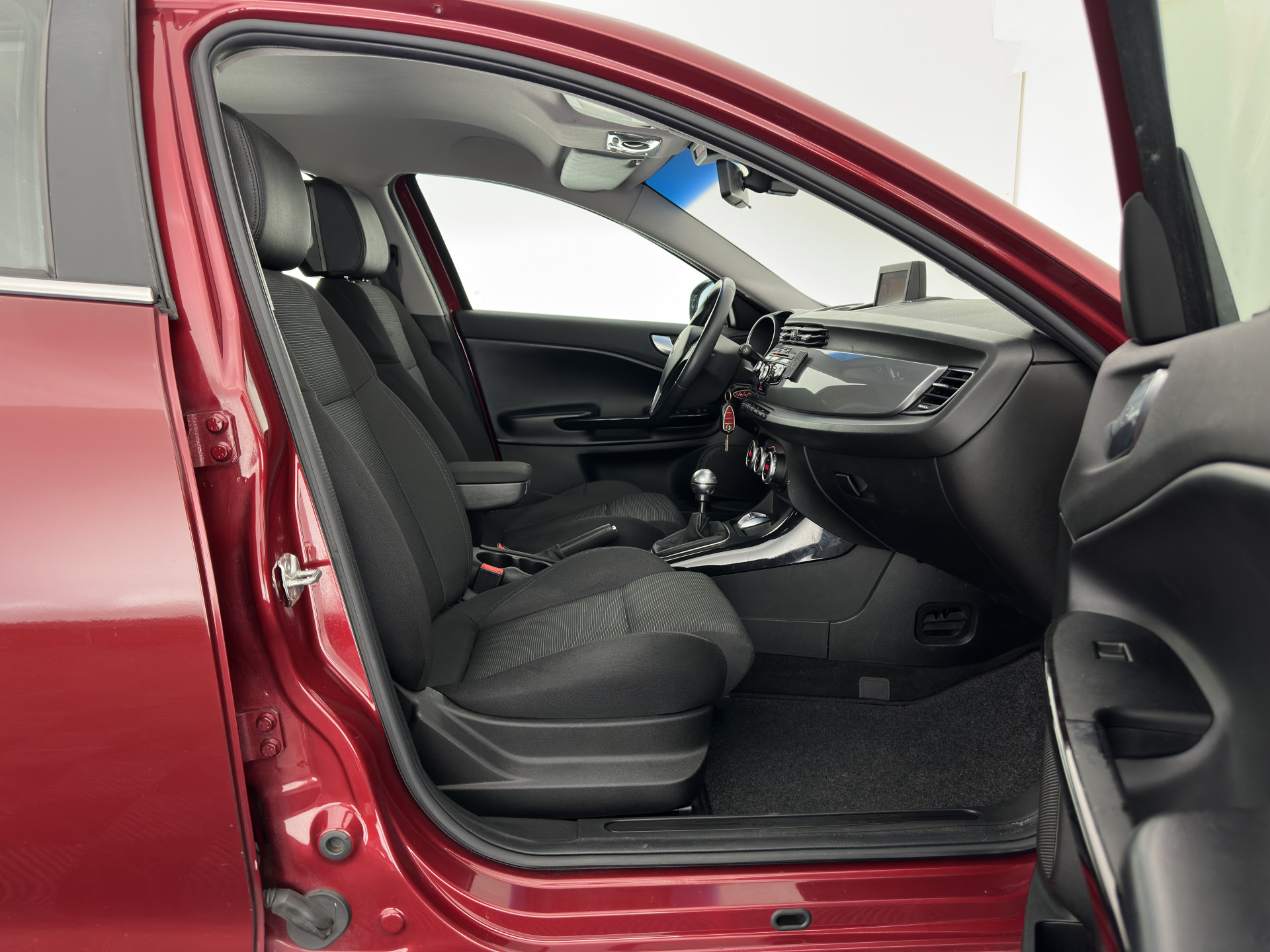 Alfa Romeo Giulietta 1.6 JTDm Distinctive *NAVI-FULLMAP | SPORT-SEATS | ECC | PDC | CRUISE | 17''ALU*