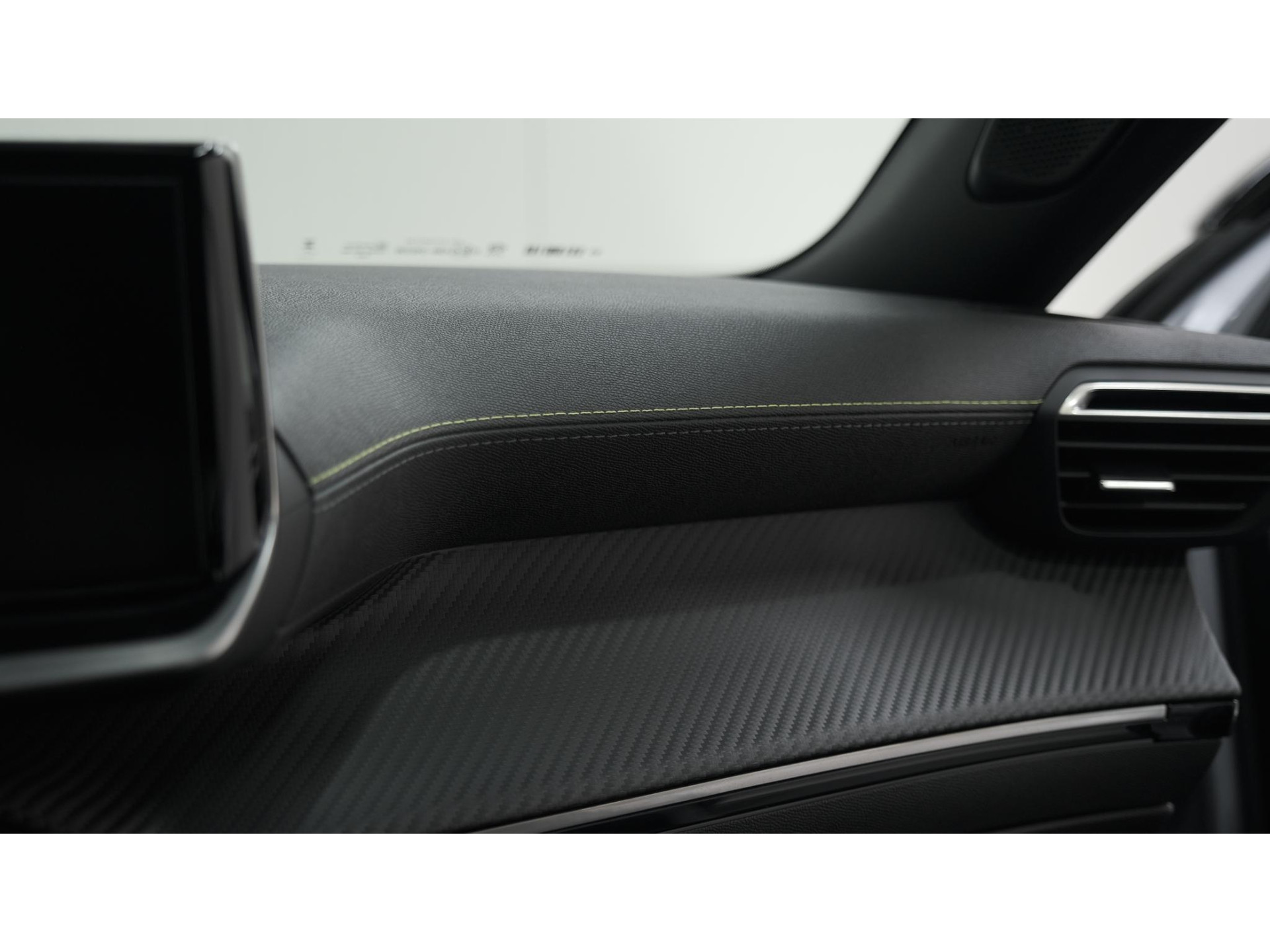 Peugeot 2008 PureTech 130 EAT8 GT | 360 Camera | Adaptieve Cruise Control | Dodehoekdetectie | Apple Carplay