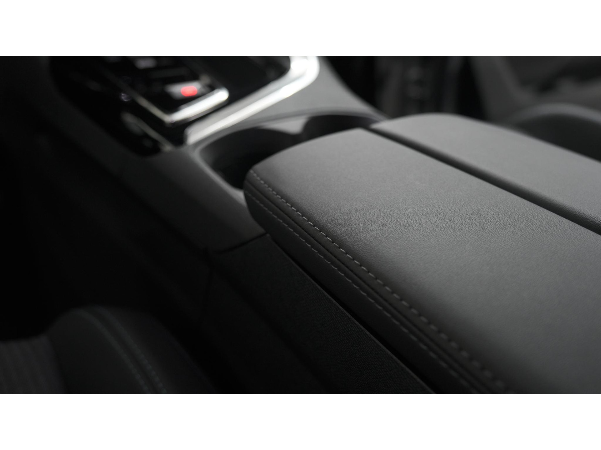 Peugeot 5008 PureTech 130 EAT8 Allure Pack Business | 7 Zitplaatsen | Camera | Dodehoekdetectie | Navigatie | Elektronische Achterklep
