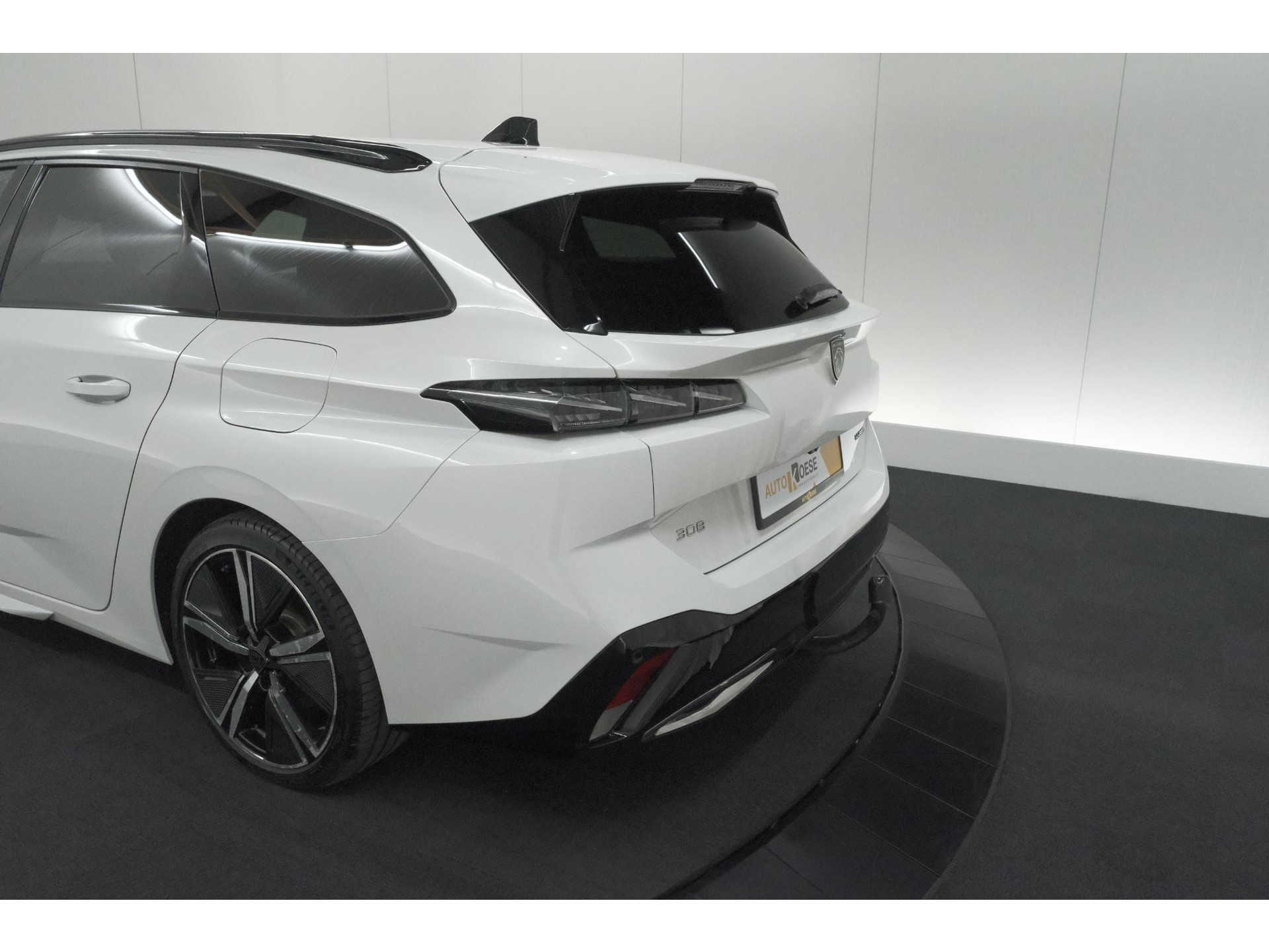 Peugeot 308 SW 1.6 HYbrid 180 GT Pack Business | Trekhaak | 360 Camera | Adaptieve Cruise Control | Elektronische Kofferklep