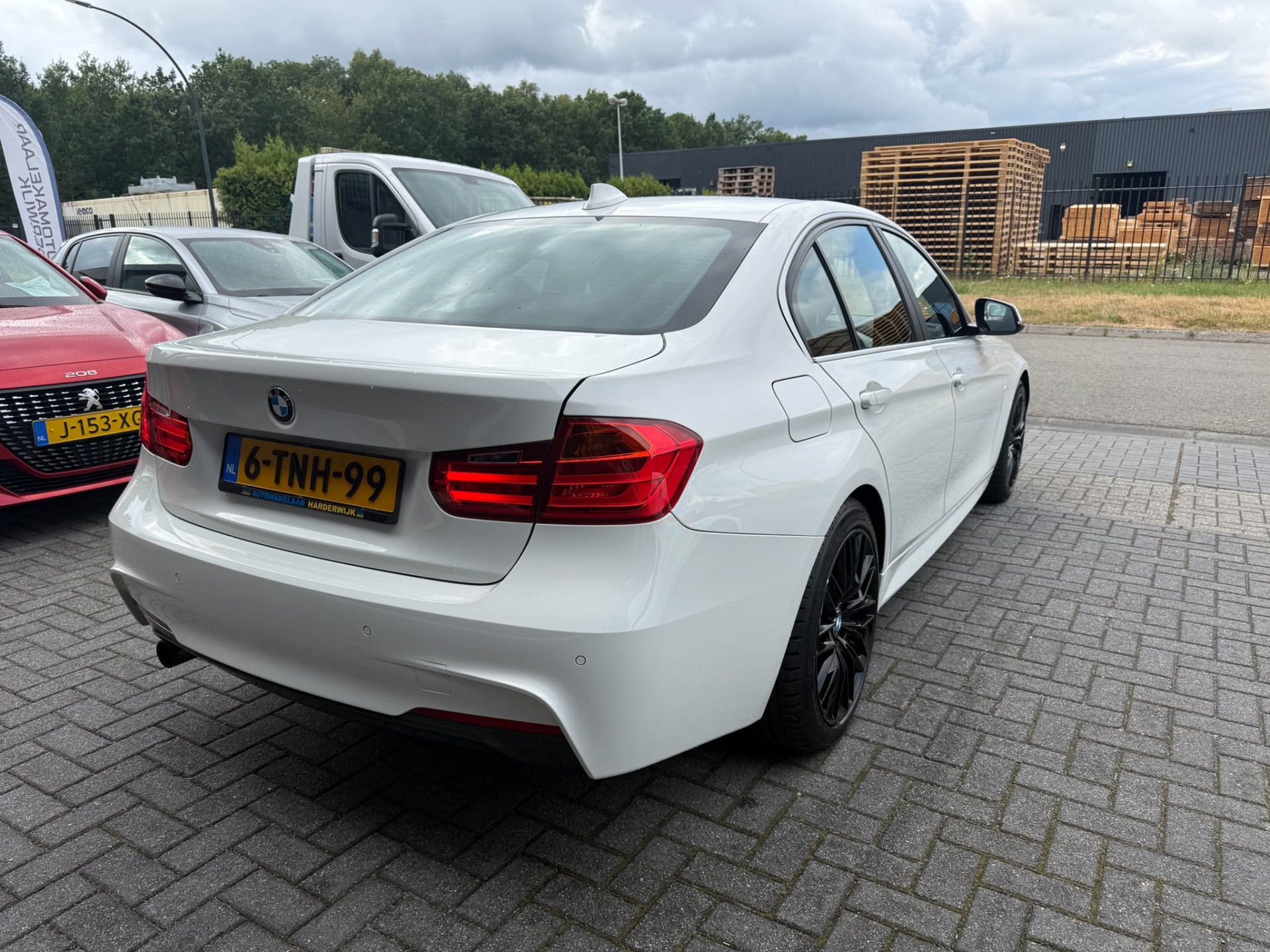 BMW 3-serie 316i M Sport Edition | NIEUWE APK | 3/6 of 12 MND GARANTIE | SCHUIF DAK | NAVI |