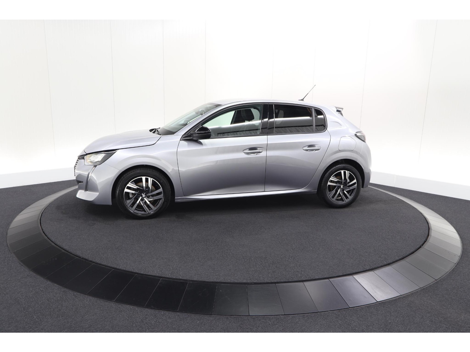 Peugeot 208 PureTech 100 Allure | Navigatie | Parkeersensoren | Apple Carplay