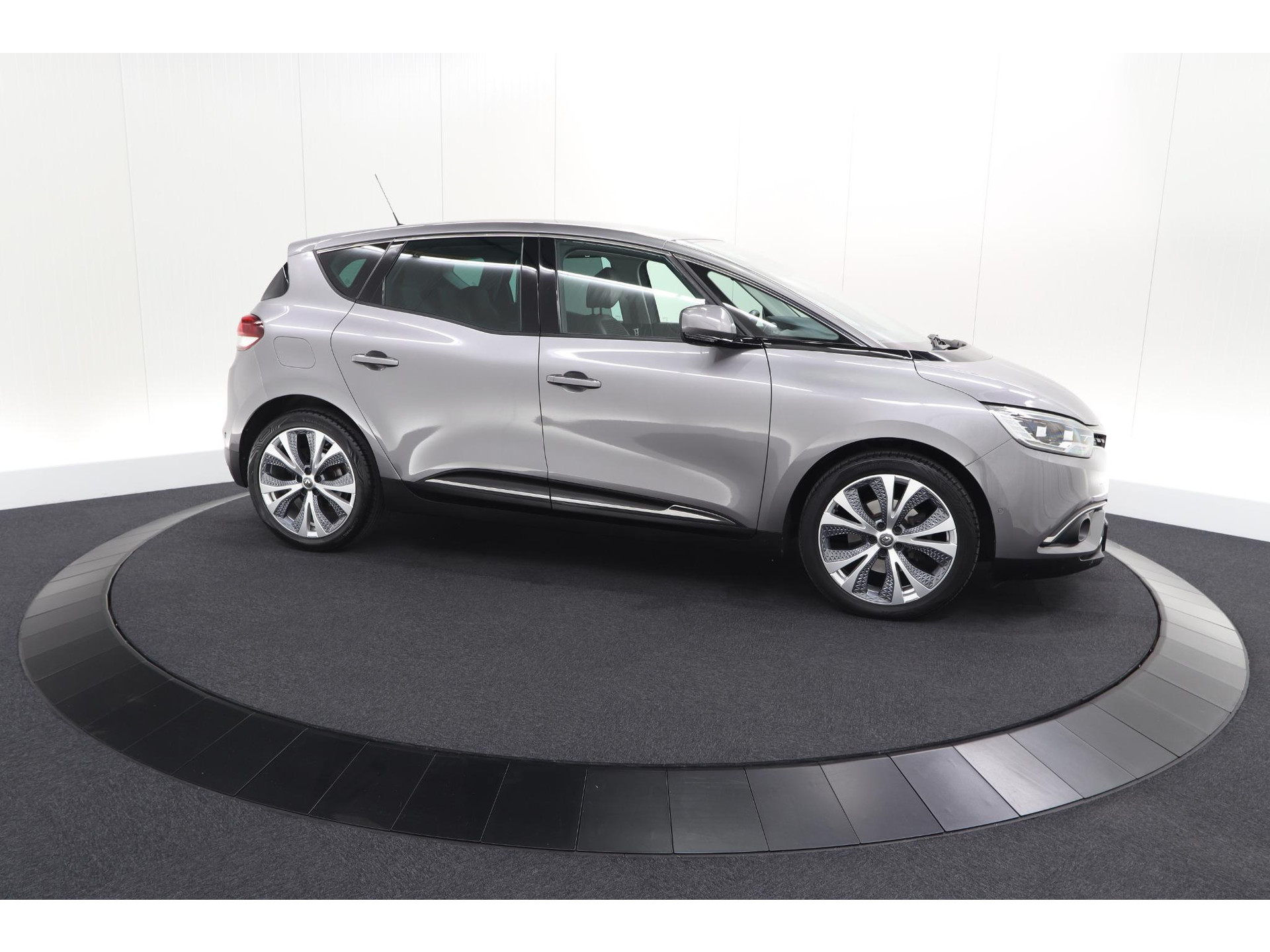 Renault Scénic TCe 130 Intens | Trekhaak | Panoramadak | Camera | Apple Carplay | Dodehoekdetectie