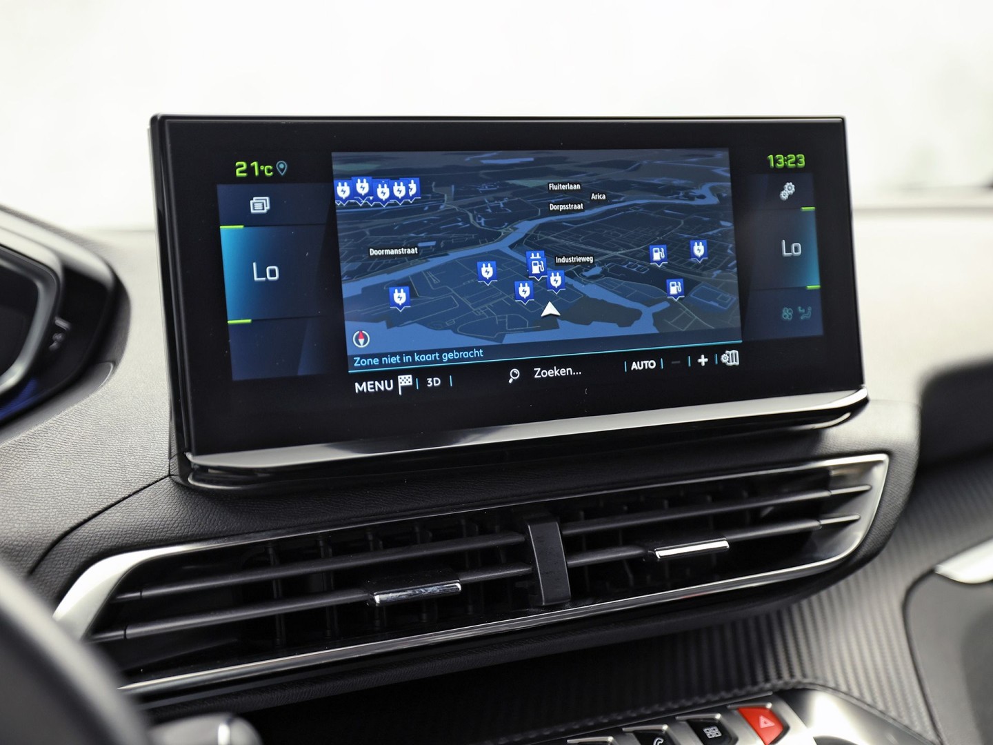 Peugeot 3008 1.6 HYbrid 225 Allure Sport 225Pk Automaat (APPLE CARPLAY, GROOT NAVI, 360 CAMERA, KEYLESS, SPORTSTOELEN, LEDER, GETINT GLAS, ZWART HEMEL, NIEUWSTAAT)