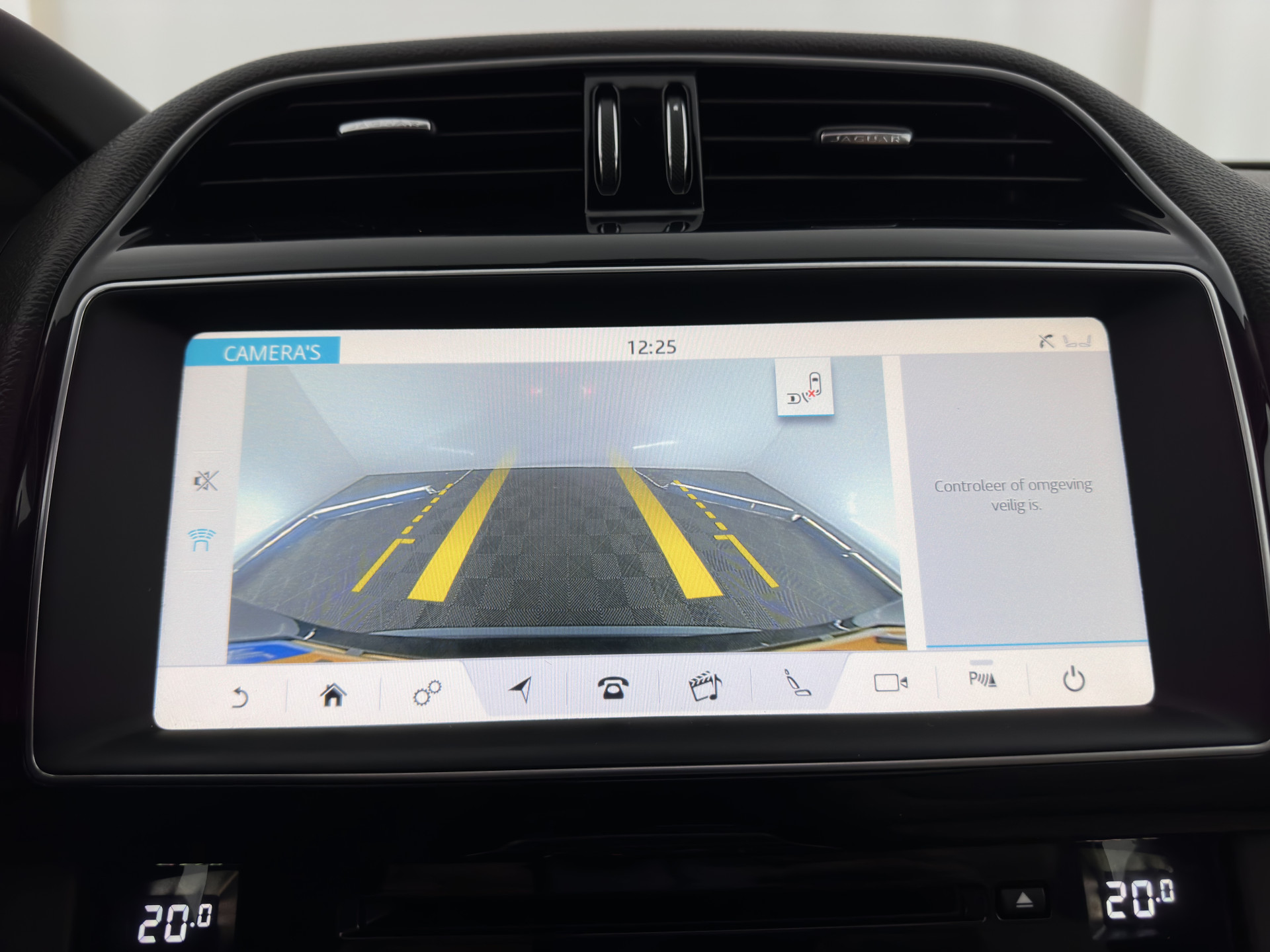 Jaguar F-PACE 2.0 Portfolio AWD 20d Aut. *PANO | DIGI-COCKPIT | XENON | LEATHER | KEYLESS | MERIDIAN-SOUND | NAVI-FULLMAP | ECC | PDC | CRUISE | 19''ALU*