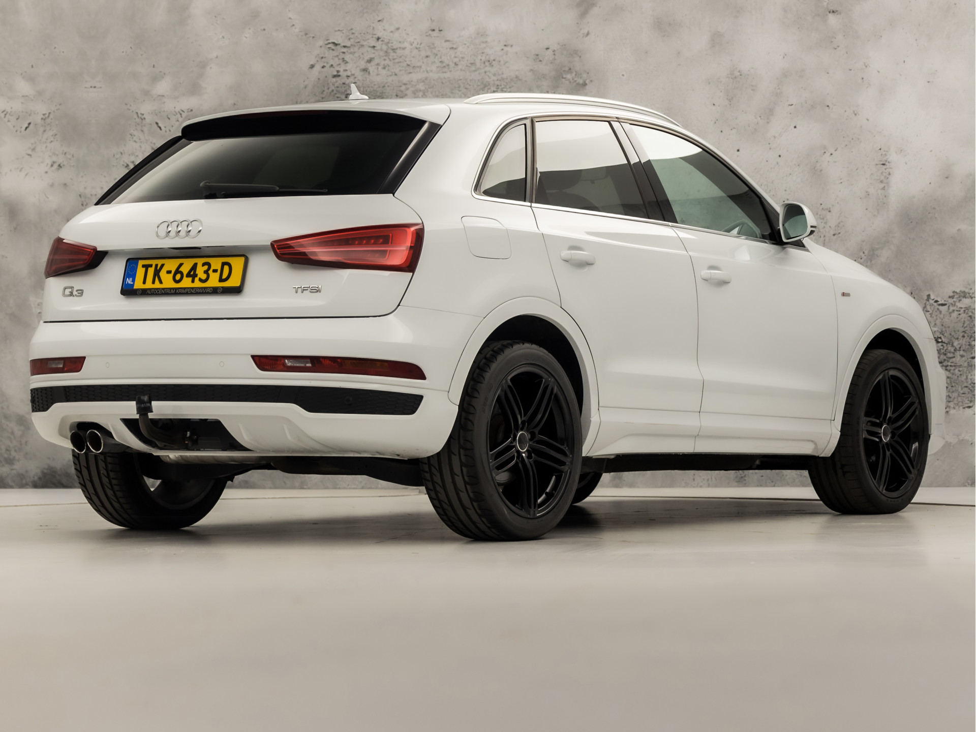 Audi Q3 1.4 TFSI S-Line Sport 150Pk Automaat (2X S-LINE, NAVIGATIE, LEDER, STOELVERWARMING, SPORTSTOELEN, GETINT GLAS, TREKHAAK, NIEUWE APK, NIEUWSTAAT)