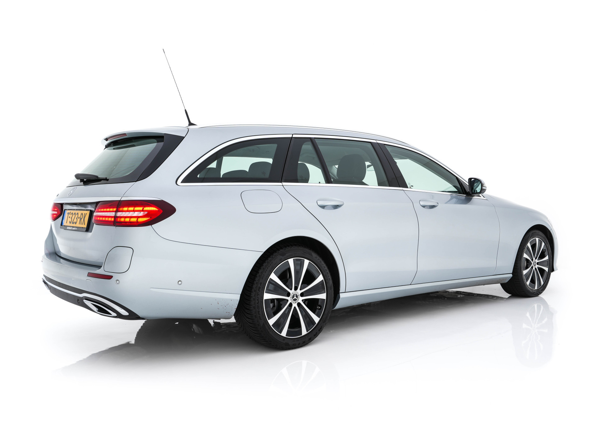 Mercedes-Benz E-klasse Estate 300 de Luxury Line ( Plug-in ) (INCL-BTW) Aut. *LUXURY-LEATHER | FULL-LED | WIDE-SCREEN-DIGICOCKPIT | BLIND-SPOT | AMBIENT-LIGHT | HEATED-SPORTSEATS | CAMERA | DAB+ | NAVI-FULLMAP | PDC | ADAPTIVE-CRUISE | ECC | 18''ALU*