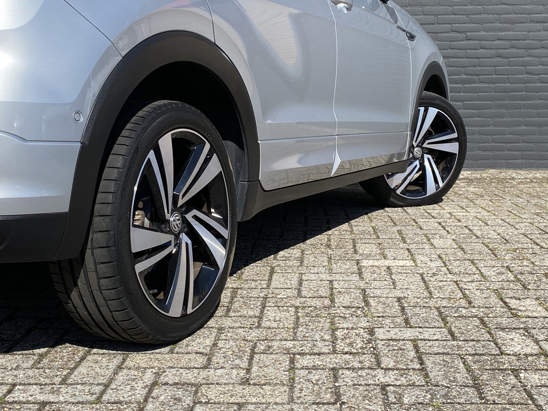 Volkswagen T-Cross 1.0 TSI R Line 116 pk | dealer onderh. | virtual cockpit | navigatie | camera | stoelverwarming | apple carplay | keyless go