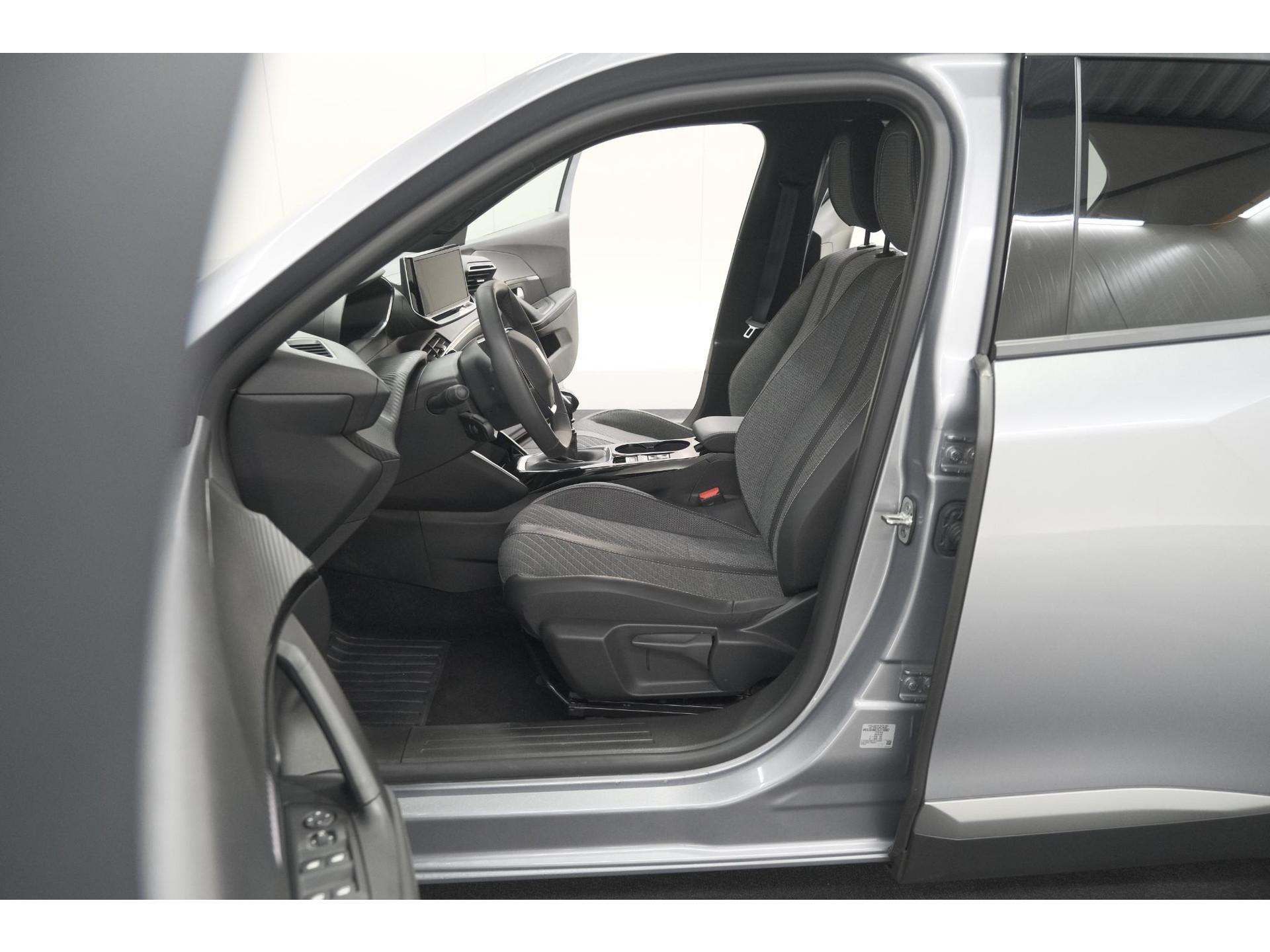 Peugeot 2008 PureTech 100 Allure | Apple Carplay | Parkeersensoren | Climate control