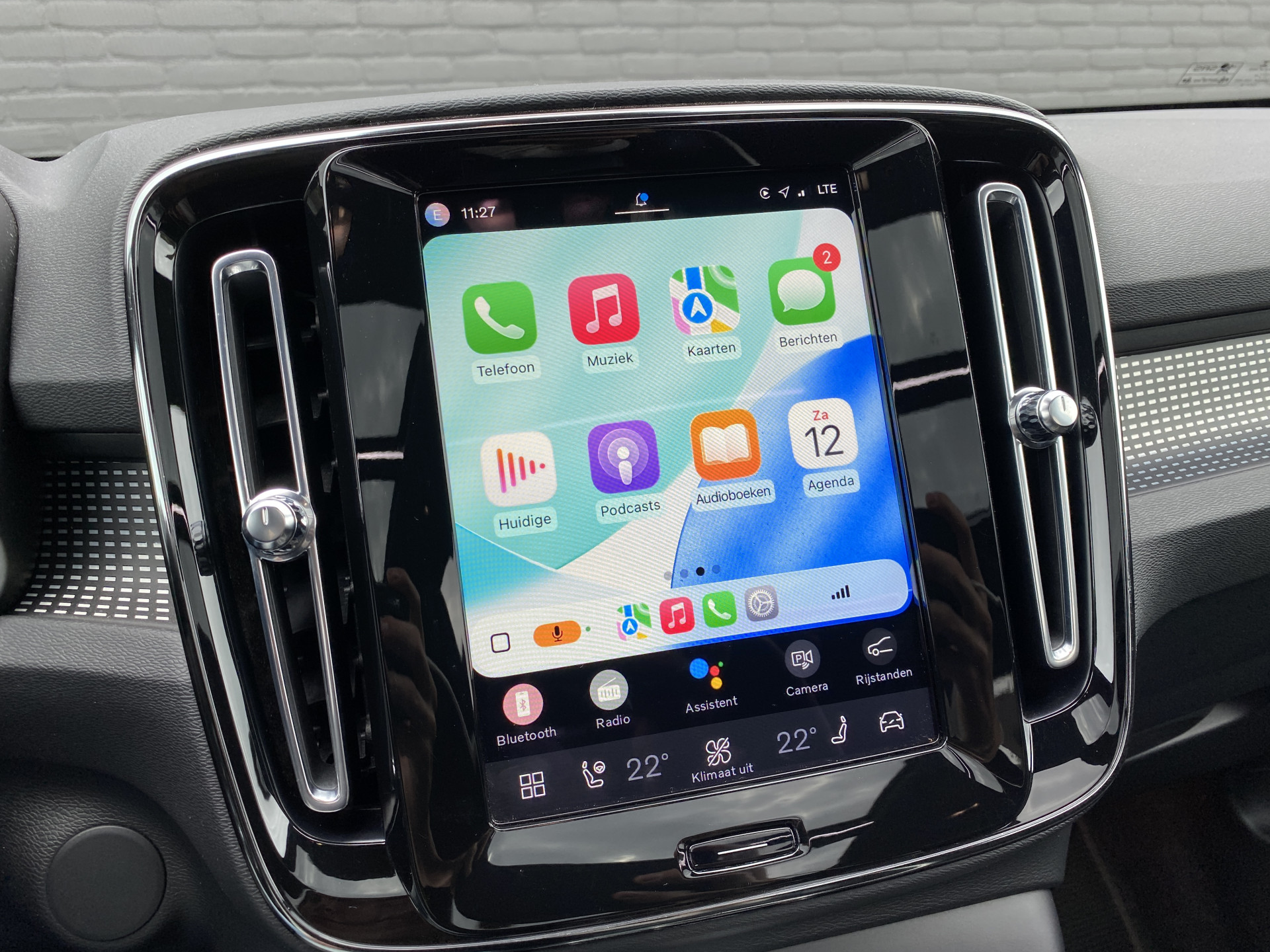 Volvo XC40 Recharge P8 AWD R-Design 408 pk | 1e eigenaar | dealer onderh. | panoramadak | trekhaak | 360 camera | stoelverw.