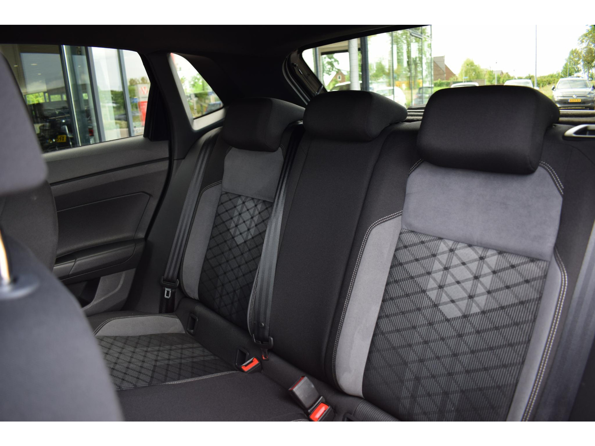 Volkswagen Polo 1.0 TSI R-Line Business | Pano | IQ | Beats | Stoelverwarming