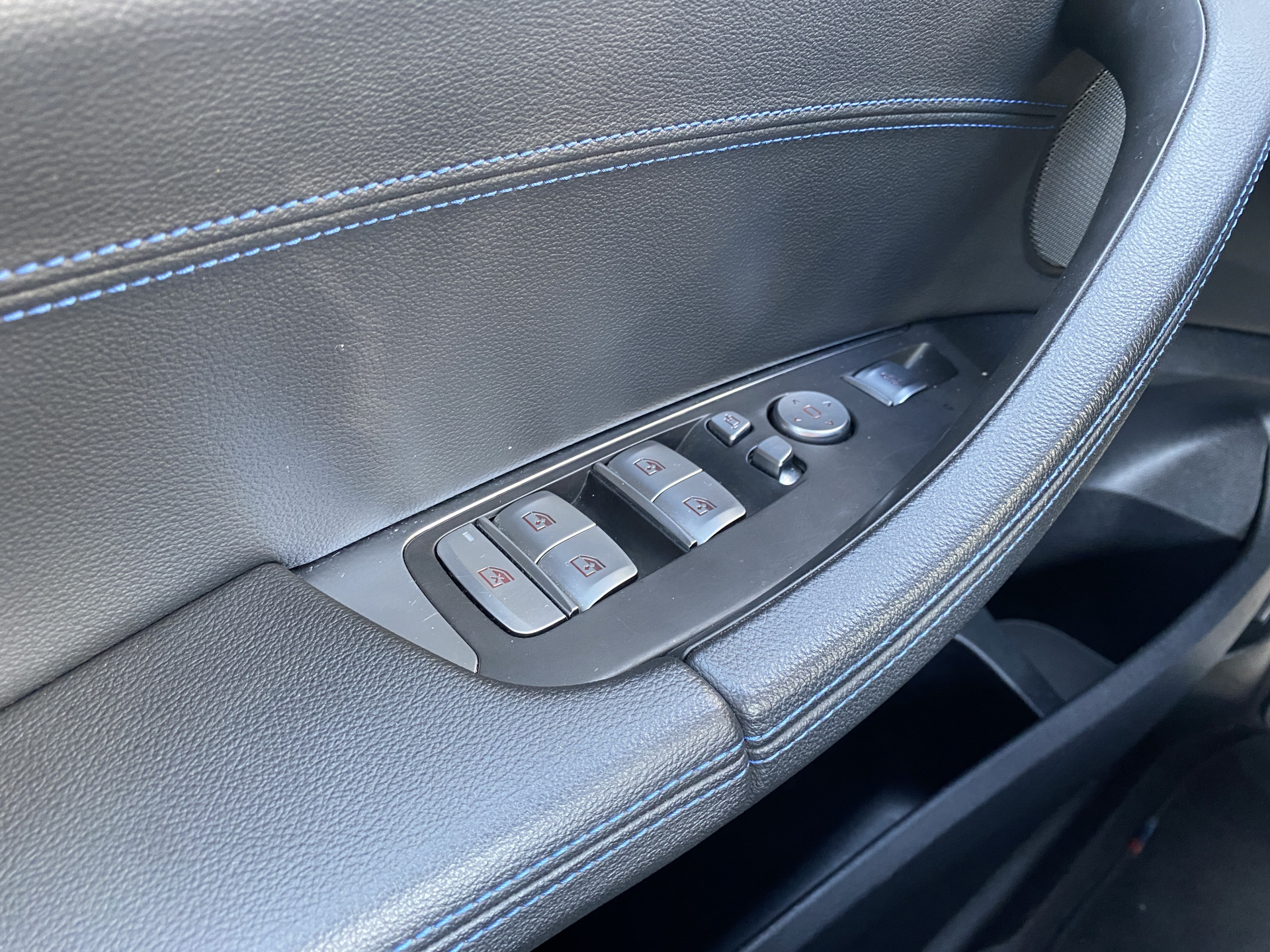 BMW iX3 M Sport High Executive 80 kWh | 1e eigenaar | dealer onderhouden | panoramadak | leder interieur | SOH accu 99.5%