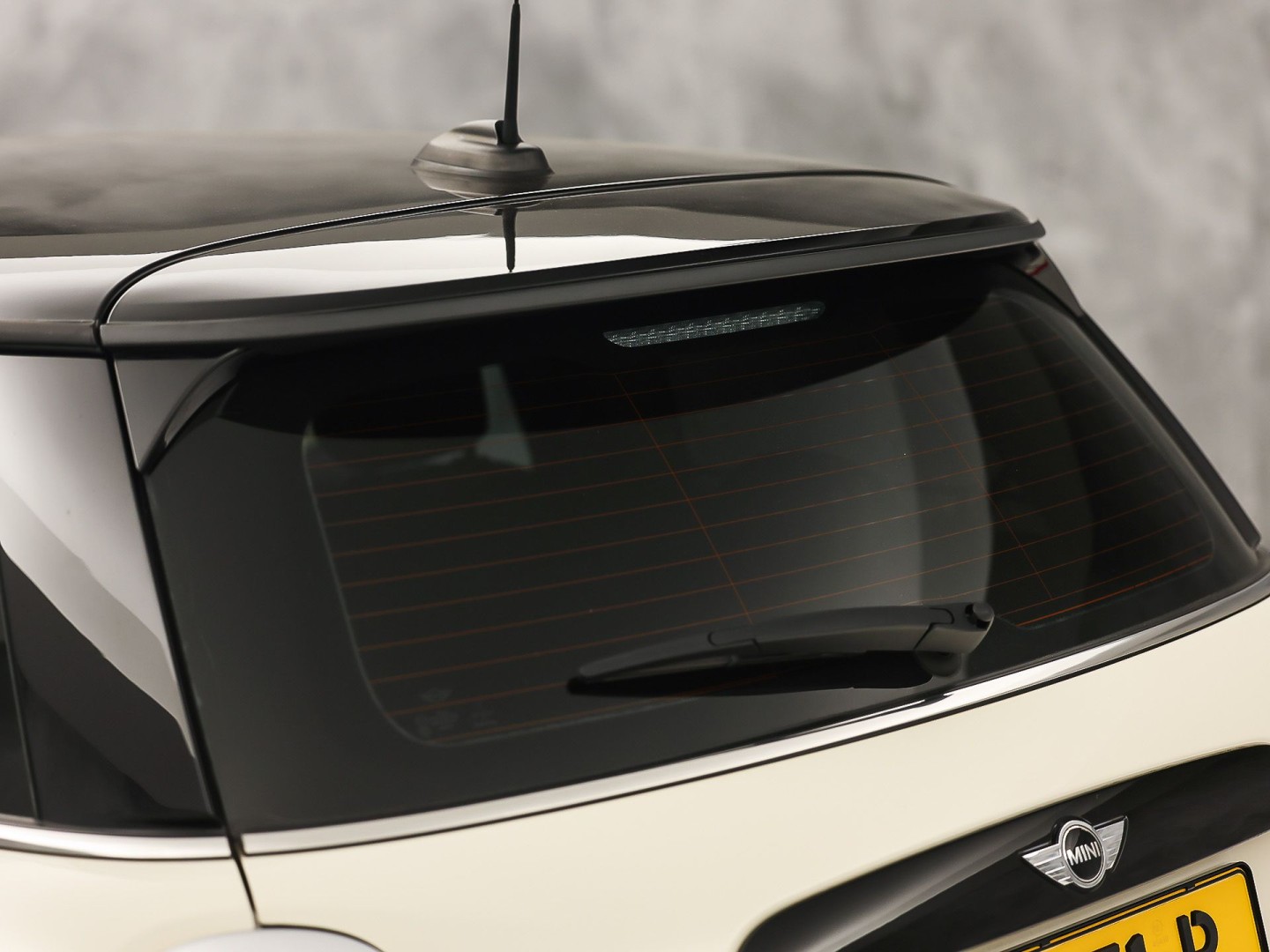 MINI 3-deurs 1.5 Cooper Sport 136Pk (NAVIGATIE, GETINT GLAS, AIRCO, BLUETOOTH, LM VELGEN, SPORTSTOELEN, CRUISE, NIEUWE APK, NIEUWSTAAT)
