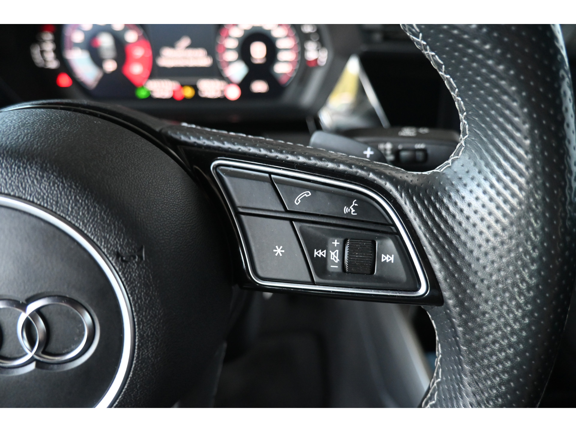 Audi A3 Limousine 30 TFSI S Edition Virtual Cockpit Adaptieve Cruise Led Clima Carplay Inruil Mogelijk!