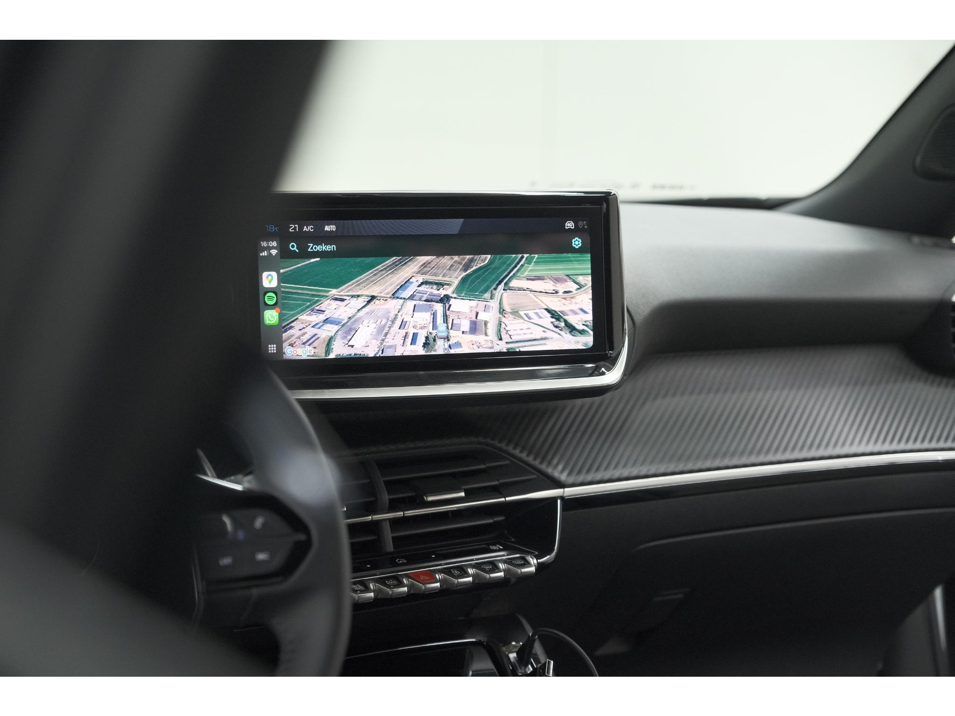 Peugeot 2008 PureTech 130 EAT8 Allure | 100% Benzine | Parkeersensoren Voor + Achter | Apple CarPlay | Climate Control