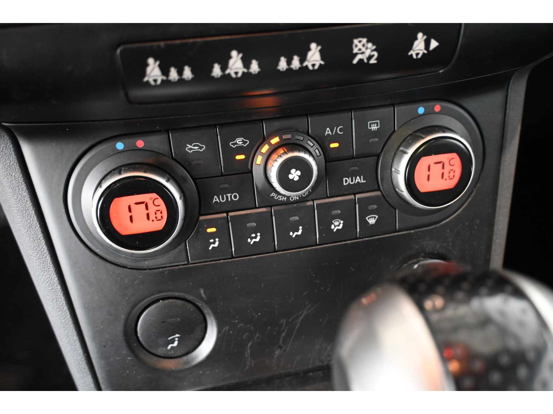 Nissan Qashqai +2 2.0 Tekna 4WD Automaat Clima Panoramadak 7-Persoons Navigatie Licht metaal Inruil mogelijk