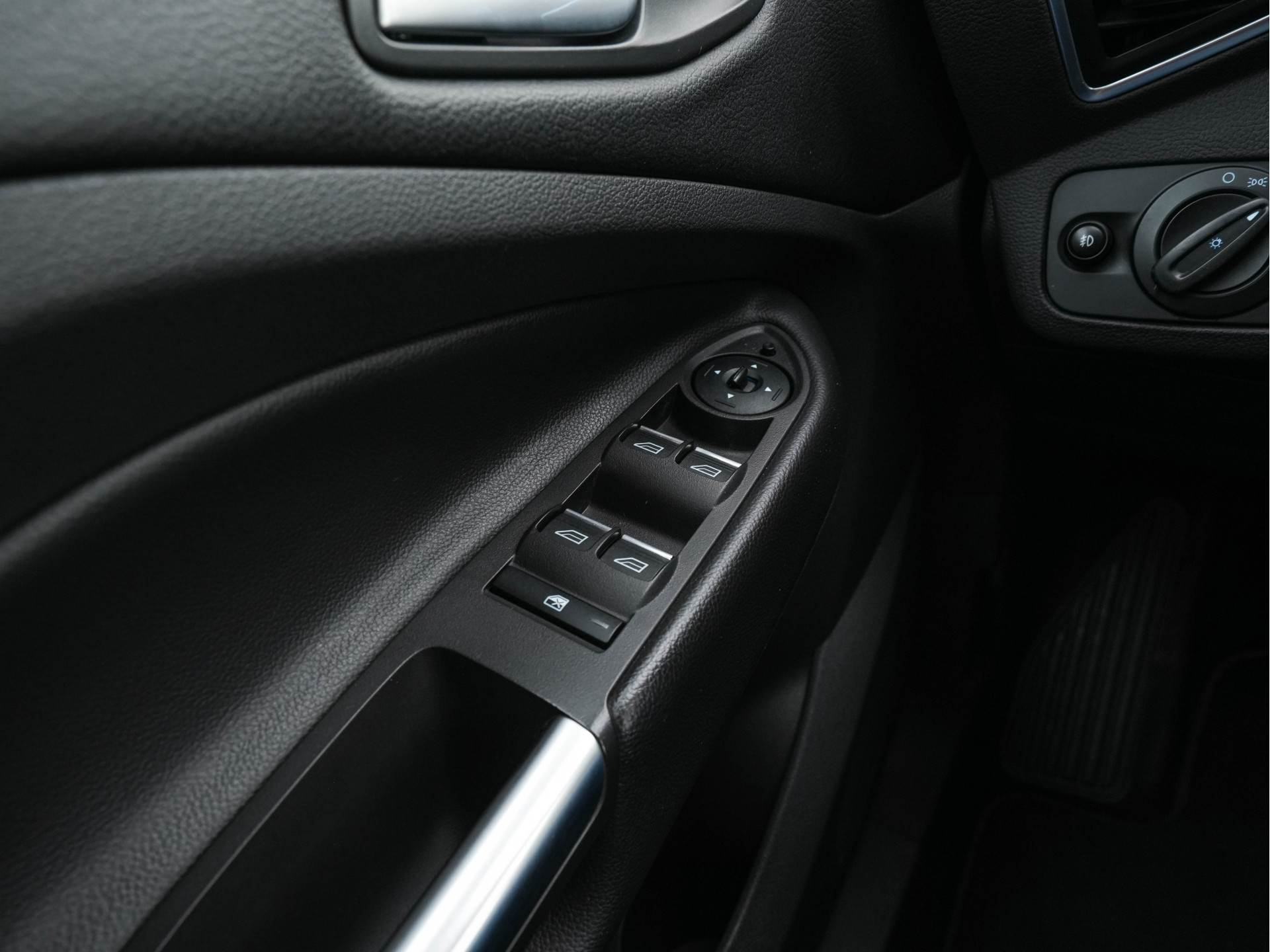 Ford Kuga 1.5 Titanium-Plus Styling-Pack AWD Aut.*LEATHER-FABRIC | XENON | SONY-AUDIO | BLIND-SPOT | KEYLESS | NAVI-FULLMAP | CAMERA | HEATED-SPORT-SEATS | ECC | LANE-ASSIST | PDC | CRUISE | TOWBAR | 19''ALU*