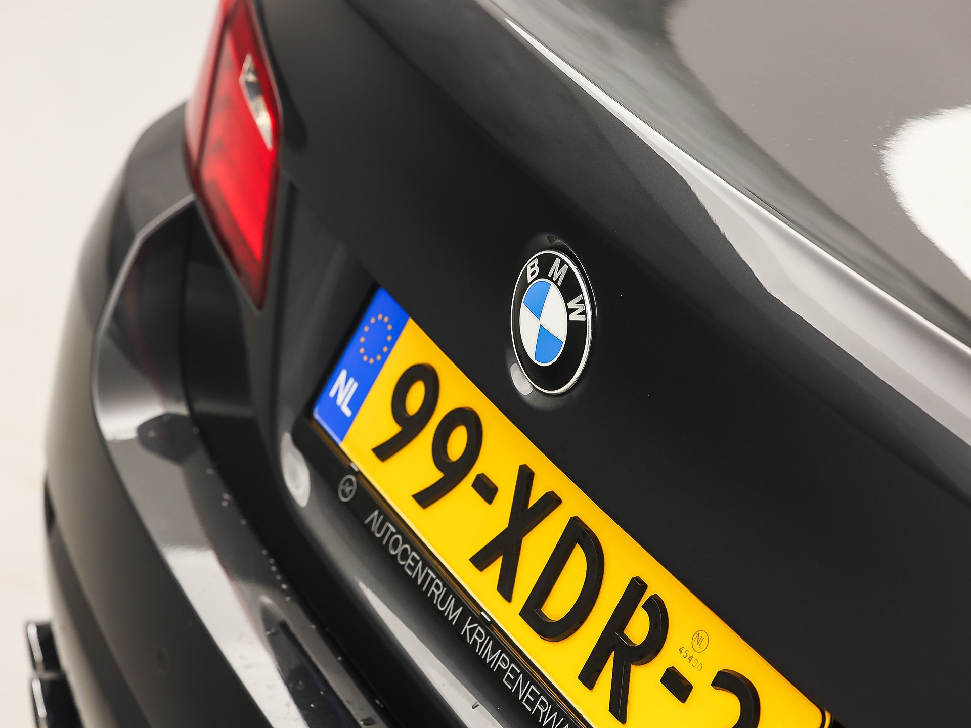 BMW 5 Serie 528i High Executive 245Pk Automaat (SCHUIFDAK, GROOT NAVI, LEDER, GETINT GLAS, ELEK SPORTSTOELEN, ZWART HEMEL, STOELVERWARMING, PARKEERSENSOREN, XENON, NIEUWSTAAT)