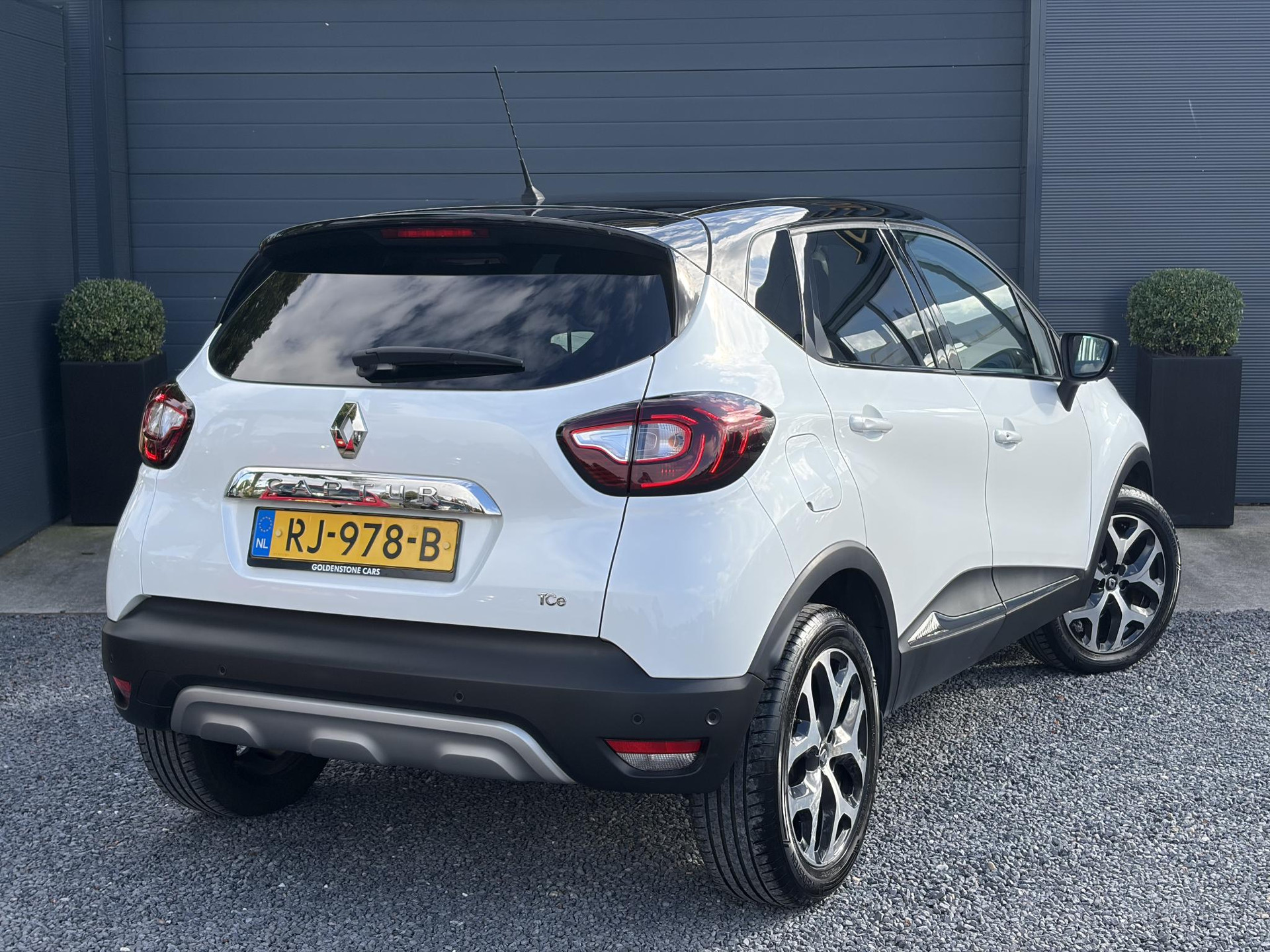 Renault Captur 0.9 TCe Intens ✓1e Eigenaar✓Camera ✓Keyless✓Airco✓Cruise✓Dealer Onderhouden✓LED koplampen✓Dodehoeksensor✓17'' Lm velgen✓Pdc V+A✓N.A.P✓Bj 12-2017✓Apk tot 01-2027