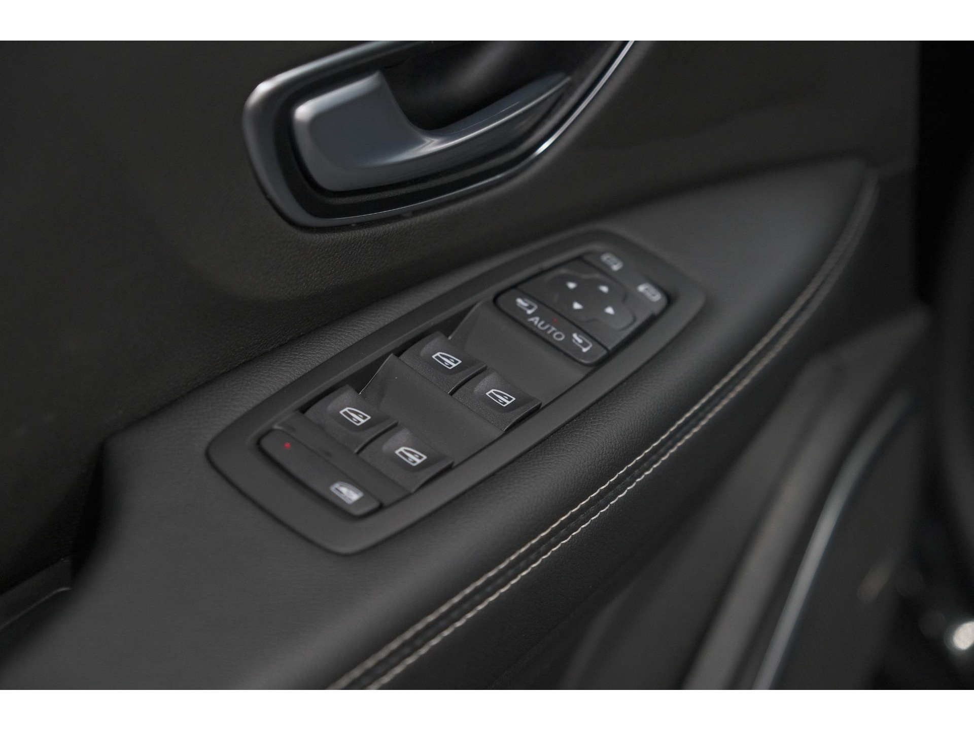 Renault Scénic TCE 160 EDC Black Edition | Trekhaak | Adaptieve Cruise Control | BOSE Premium Audio | Panoramadak