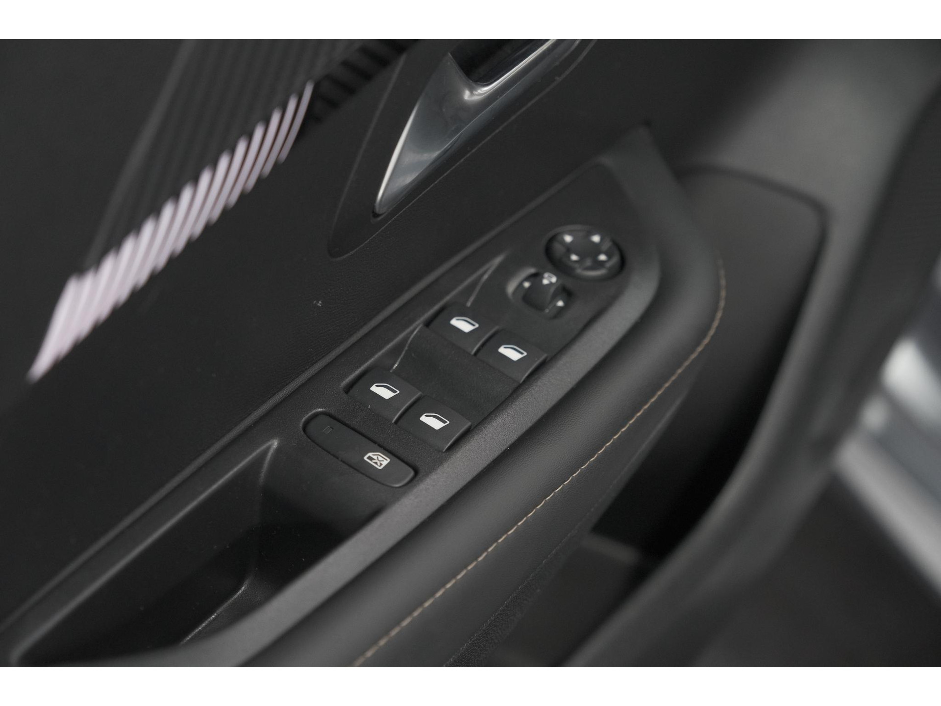 Peugeot 208 1.2 Hybrid 110 e-DSC6 Allure | IJSKOUDE Climate Control | Apple Carplay | Parkeersensoren
