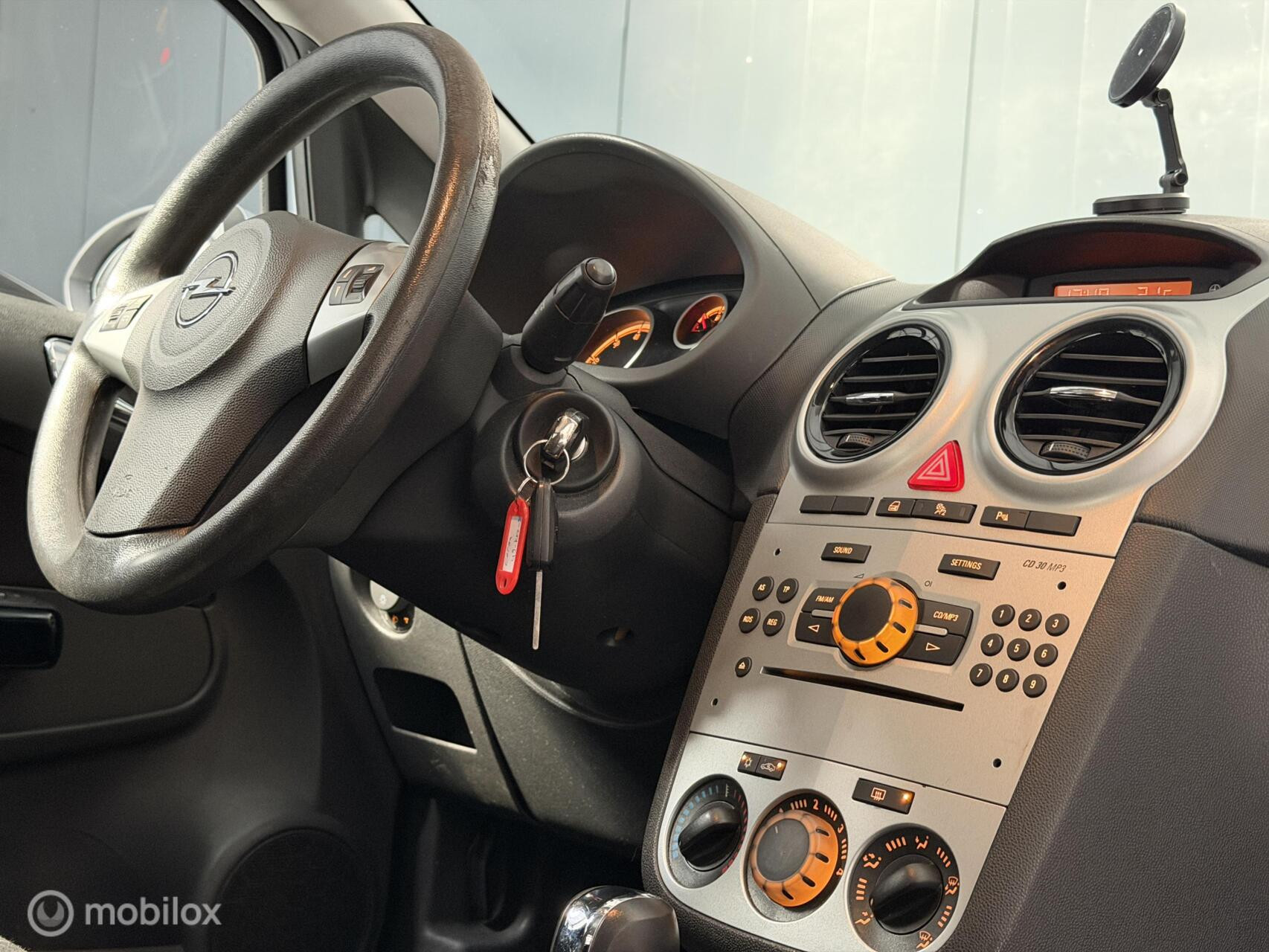 Opel Corsa 1.4-16V Cosmo| Vol Automaat | NAP | Cruise |Airco