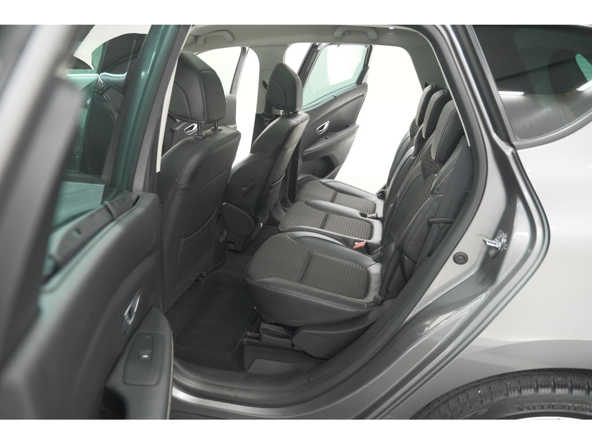 Renault Scénic TCe 130 Intens | Trekhaak | Panoramadak | Camera | Apple Carplay | Dodehoekdetectie