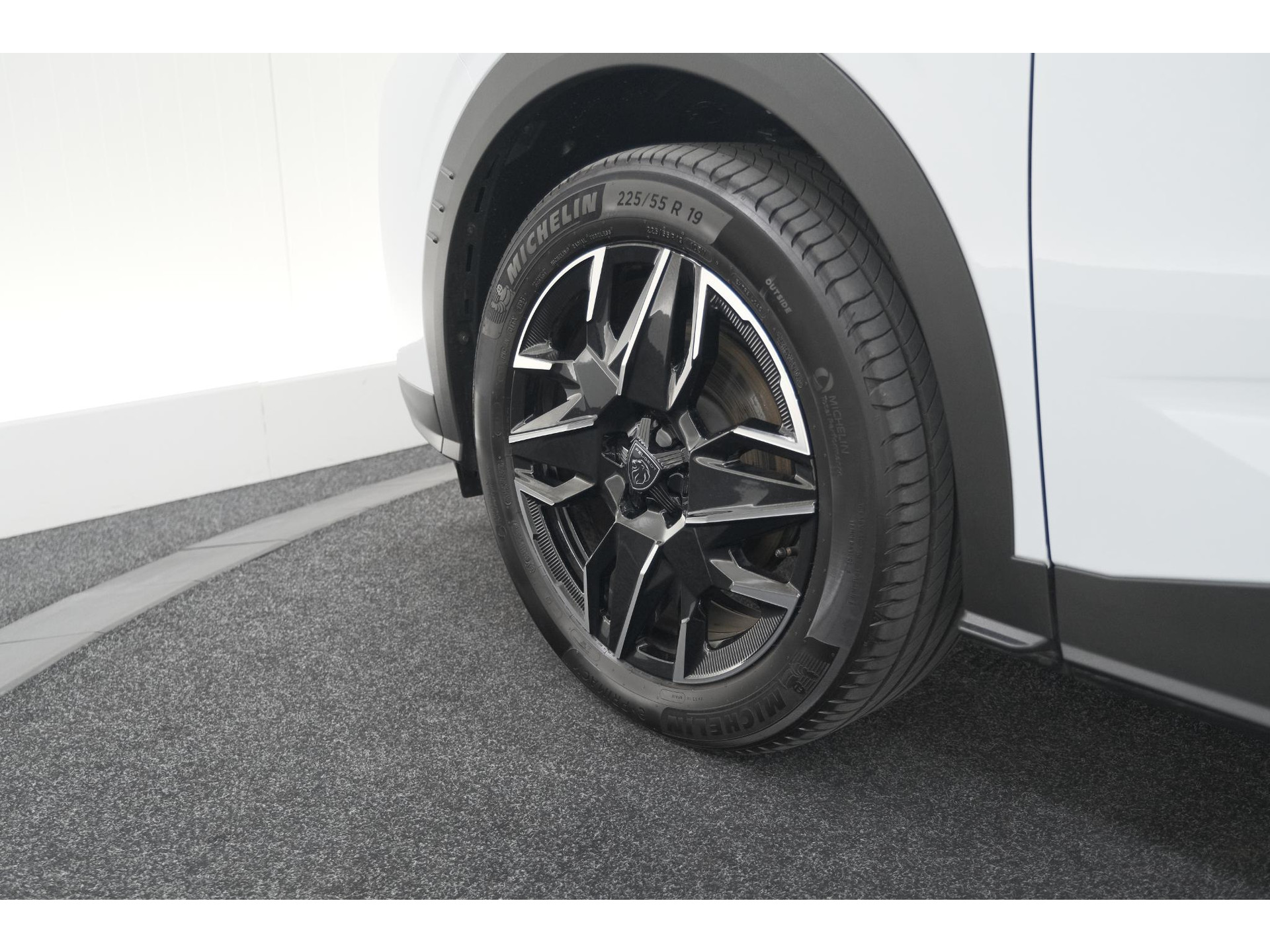 Peugeot 5008 Hybrid 136 e-DCS6 Allure | 7 Zitplaatsen | Camera | Stoelverwarming | Panoramic Navigation pack