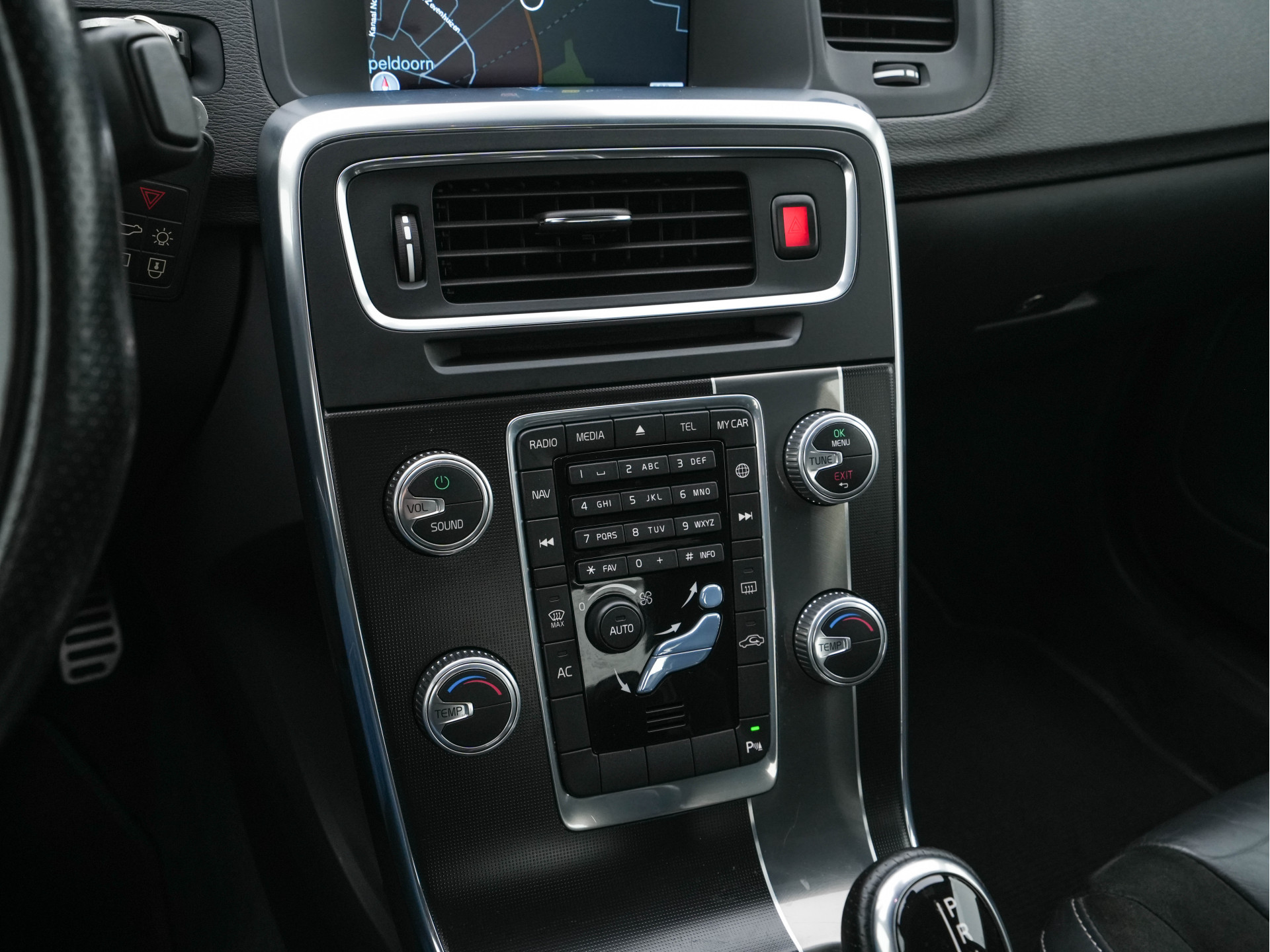 Volvo S60 1.6 T3 R-Design Summum Aut. *LEATHER-MICROFIBRE | NAVI-FULLMAP | SPORT-SEATS | ECC | PDC | CRUISE | 18''ALU*