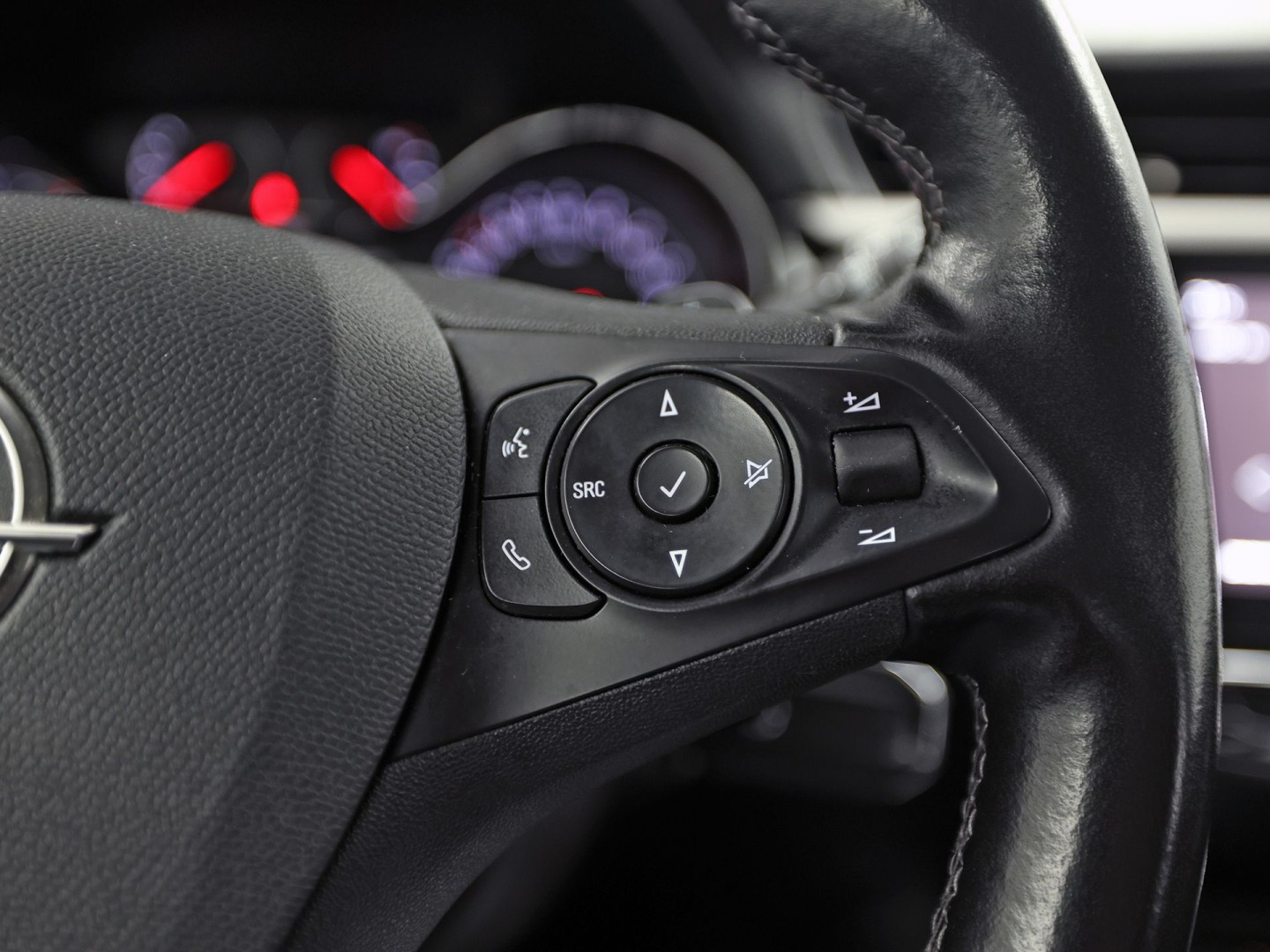 Opel Corsa 1.2 Sport Automaat (APPLE CARPLAY, GROOT NAVI, PARKEERSENSOREN, LEDER STUURWIEL, SPORTSTOELEN, LED KOPLAMPEN, LM VELGEN, CRUISE, NIEUWSTAAT)