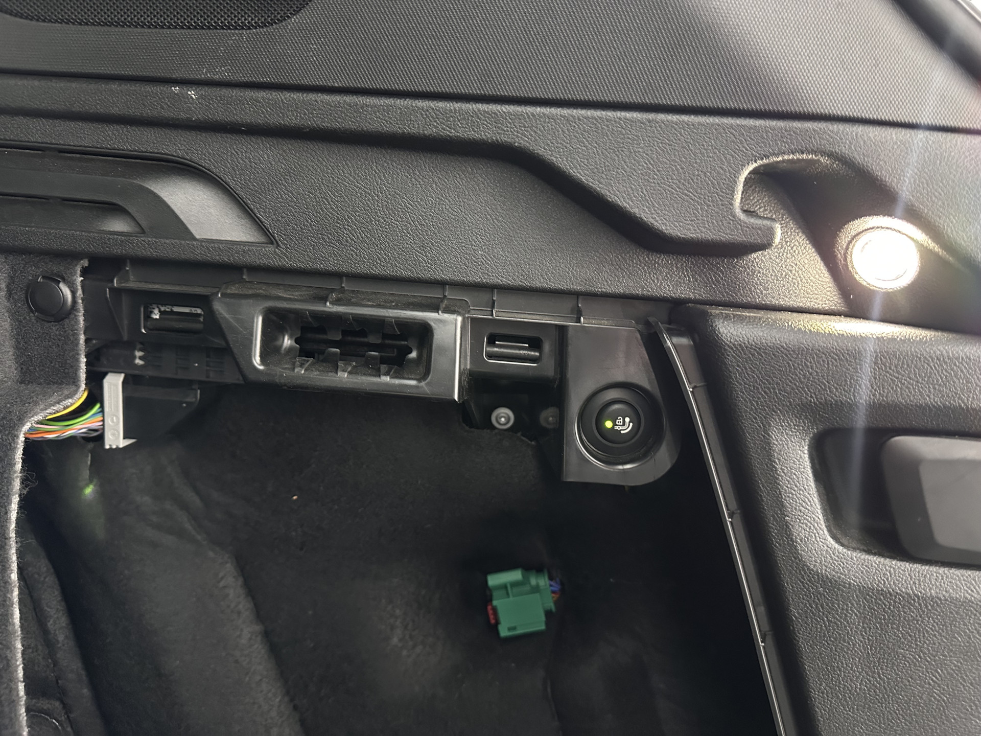 BMW iX3 High Executive 80 kWh [ 3-Fase-11kW ] {SOH-99%} (INCL-BTW) Aut. *HEATPUMP | PANO | LEATHER | HARMAN/KARDON | FULL-LED | BLINDSPOT | MEMORY-PACK | DIGI-COCKPIT | HEATED-SPORTSEATS | KEYLESS | TOPVIEW | DAB+ | NAVI-FULLMAP | HEAD-UP | ...