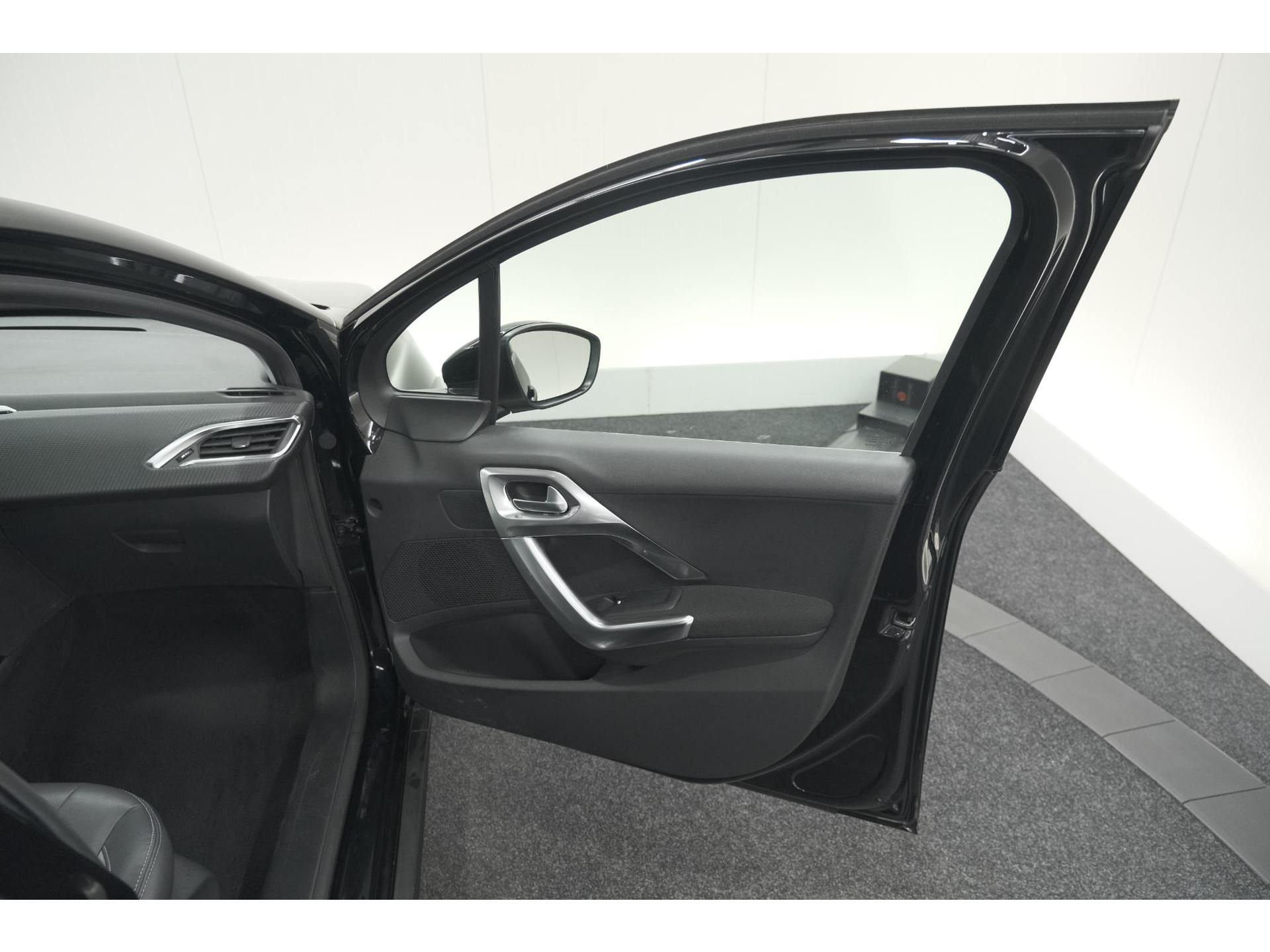 Peugeot 2008 PureTech 110 Allure | Panoramadak | Navigatie | Camera | Parkeersensoren
