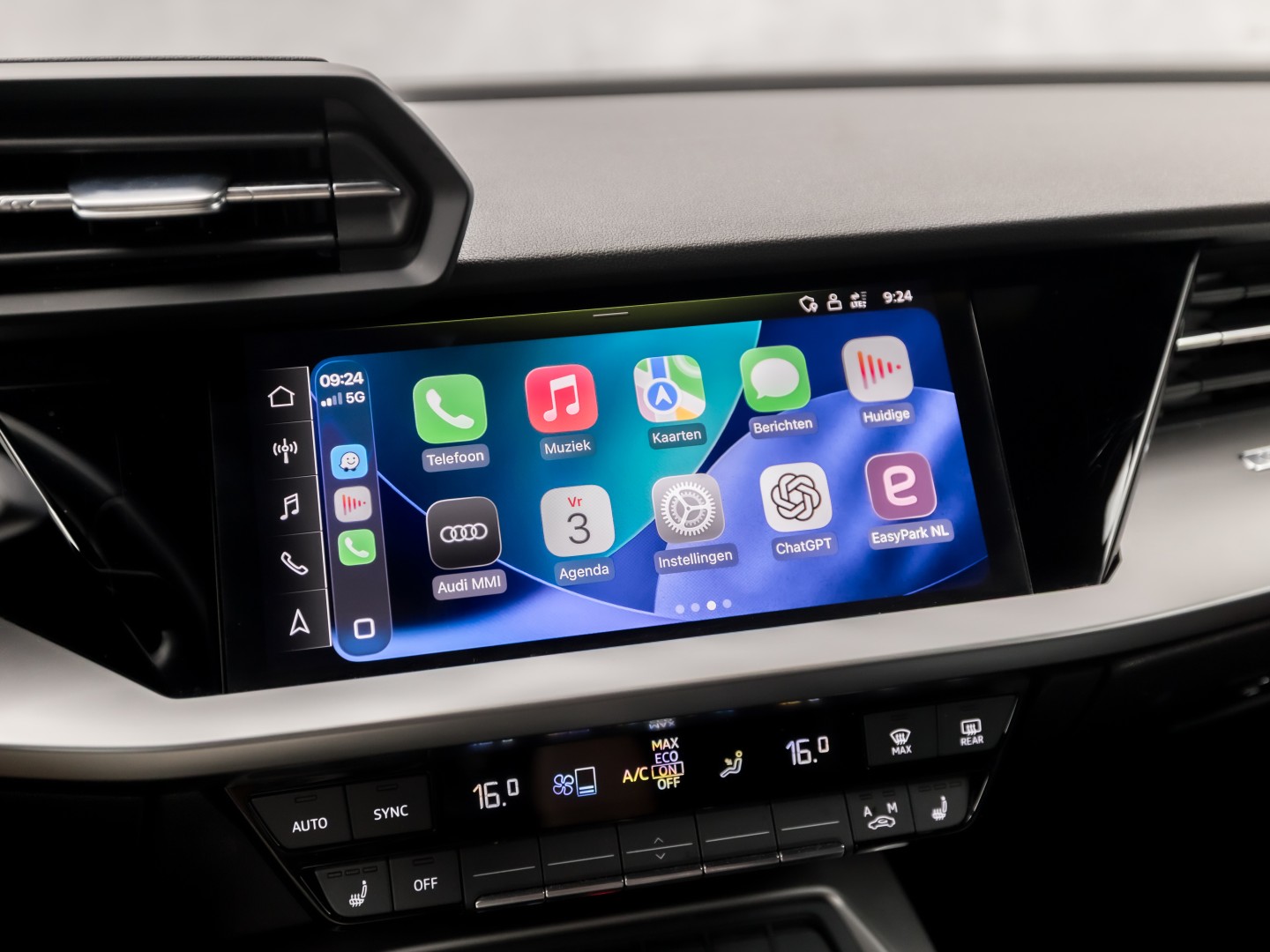 Audi A3 Sportback 30 TFSI Sport (APPLE CARPLAY, GROOT NAVI, CAMERA, ELEK STOEL, ADAPTIVE CRUISE, STOELVERWARMING, SPORTSTOELEN, GETINT GLAS, KEYLESS START, NIEUWSTAAT)