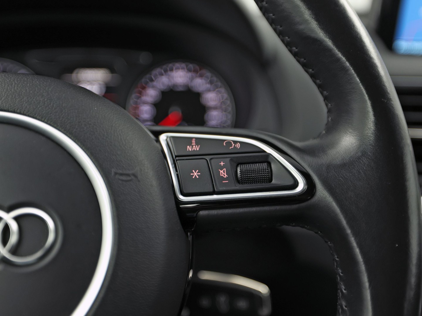 Audi Q3 1.4 TFSI Sport 150Pk Automaat (NAVIGATIE, CLIMATE, CAMERA, STOELVERWARMING, SPORTSTOELEN, XENON, DRIVE SELECT, CRUISE, NIEUWSTAAT)