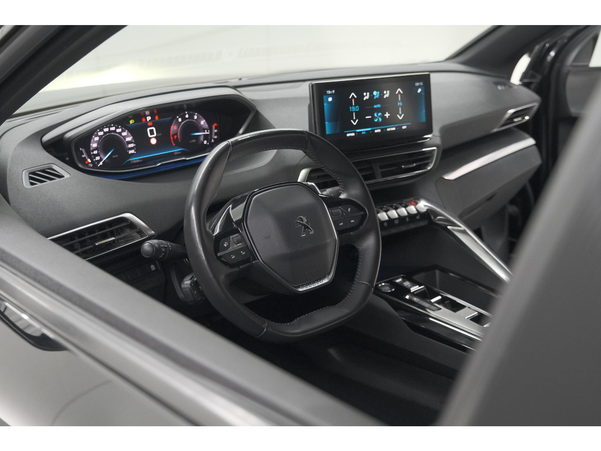 Peugeot 5008 PureTech 130 EAT8 Active Pack Business | 7 Zitplaatsen | Camera | Navigatie | Apple Carplay | Parkeersensoren