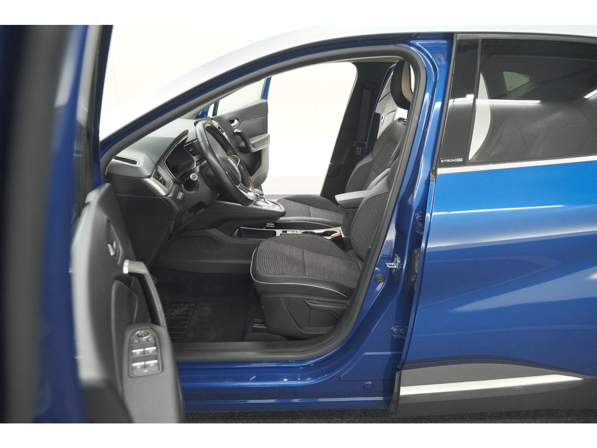 Renault Captur 1.6 E-Tech Plug-in Hybrid 160 Intens | Camera | 9.3 Inch Groot Scherm | Apple Carplay | Parkeersensoren