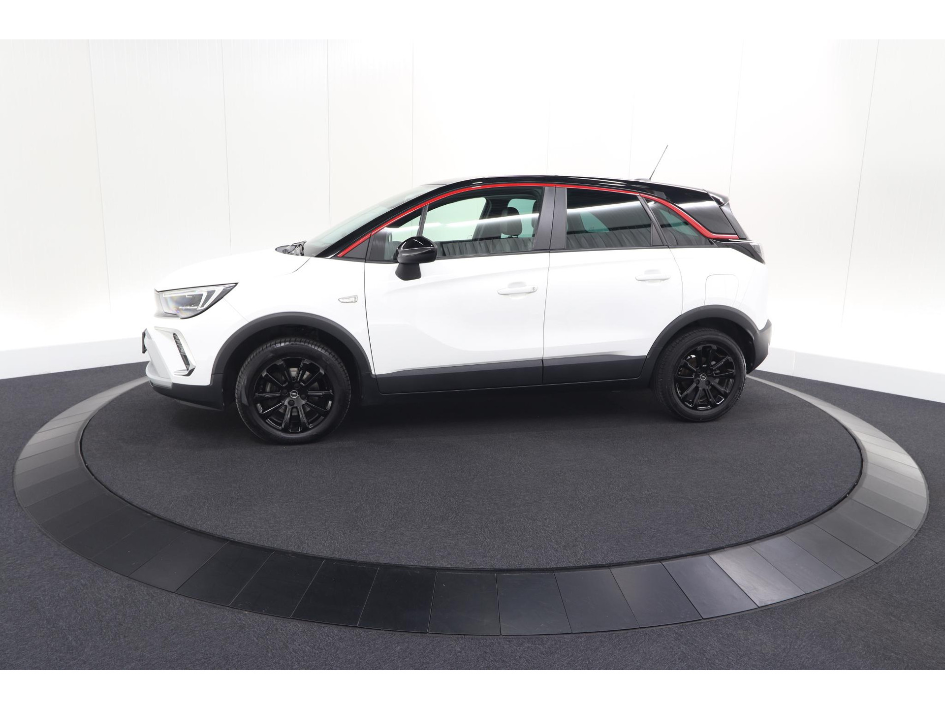 Opel Crossland Turbo 110 GS Line | Trekhaak | Camera | Apple Carplay | Navigatie | Parkeersensoren voor + Achter