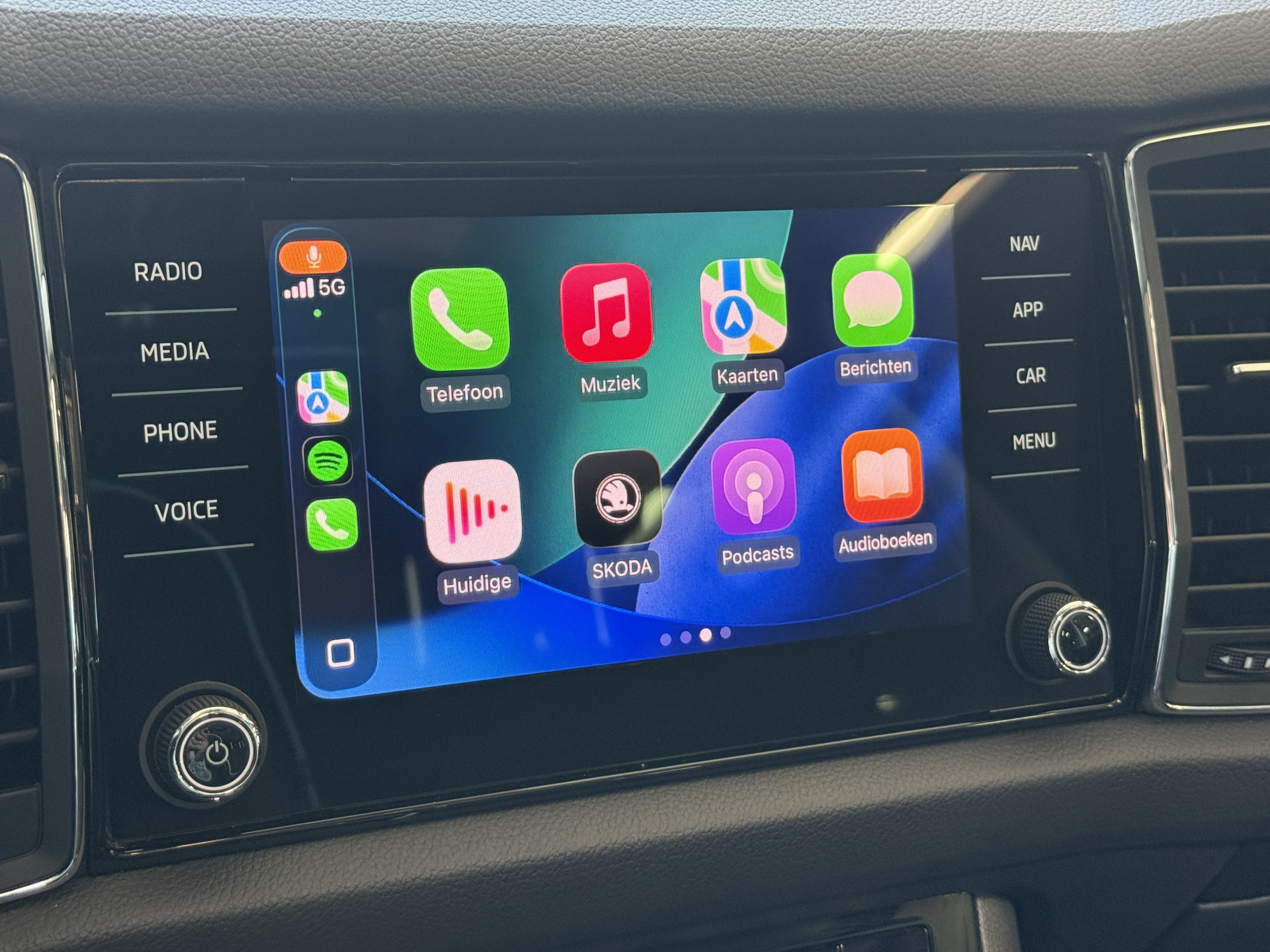 ŠKODA Kodiaq 1.5 TSI Business Edition | Panoramadak | Apple Carplay | Stoelverwarming