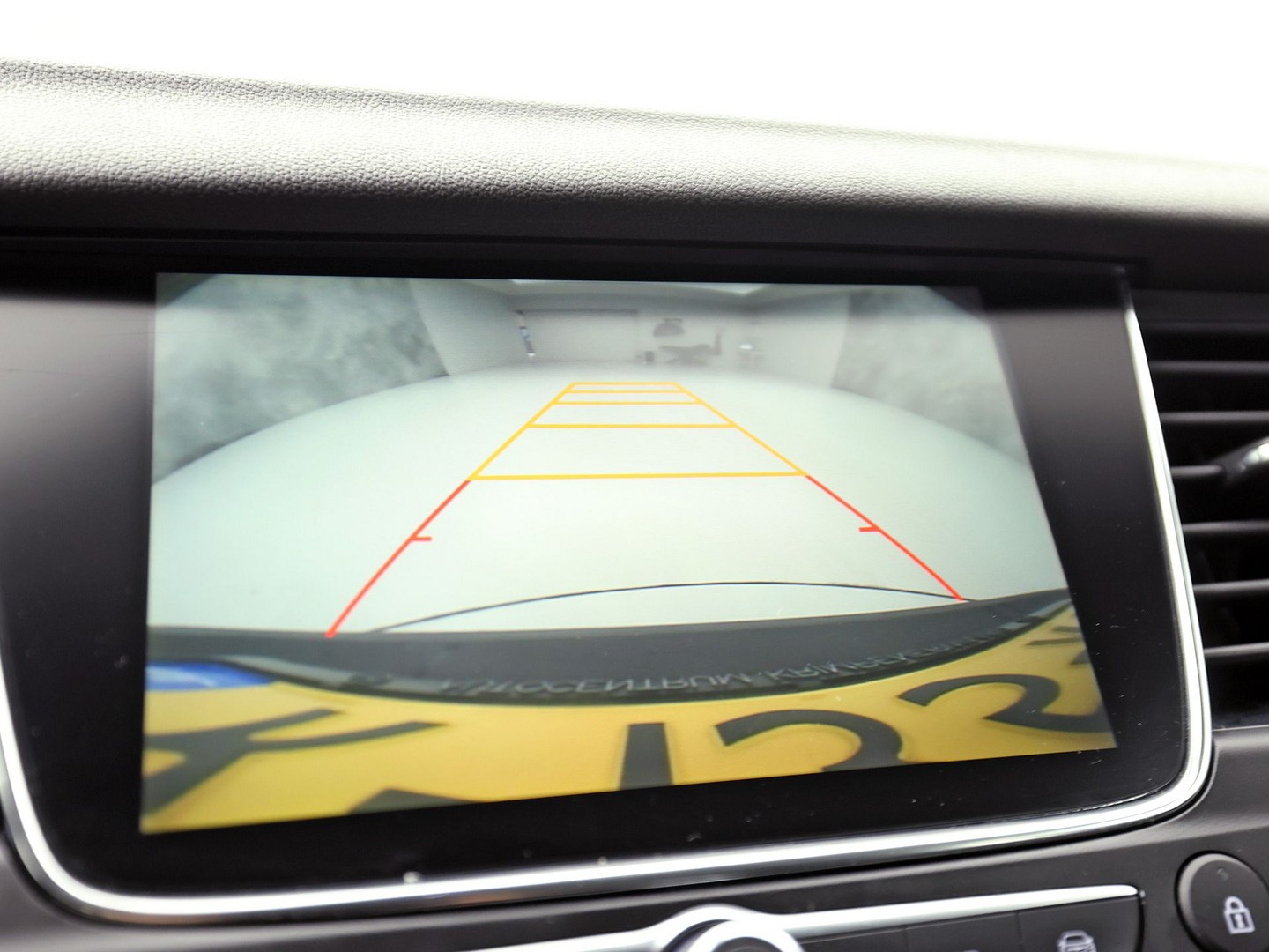 Opel Grandland X 1.2 Turbo Innovation (APPLE CARPLAY, GROOT NAVI, CLIMATE, STUUR/STOELVERWARMING, KEYLESS, CAMERA, SPORTSTOELEN, GETINT GLAS, ELEK ACHTERKLEP, NIEUWE APK, NIEUWSTAAT)