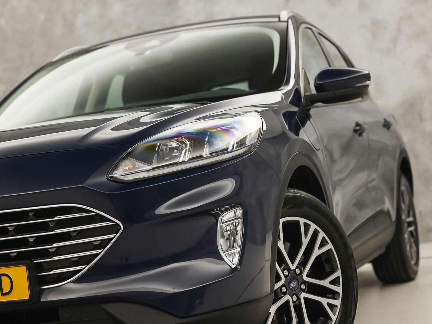 Ford Kuga 2.5 PHEV Titanium 225Pk Automaat (VIRTUAL COCKPIT, APPLE CARPLAY, GROOT NAVI, CAMERA, TREKHAAK, SPORTSTOELEN, KEYLESS, CRUISE, LANE ASSIST, NIEUWSTAAT)