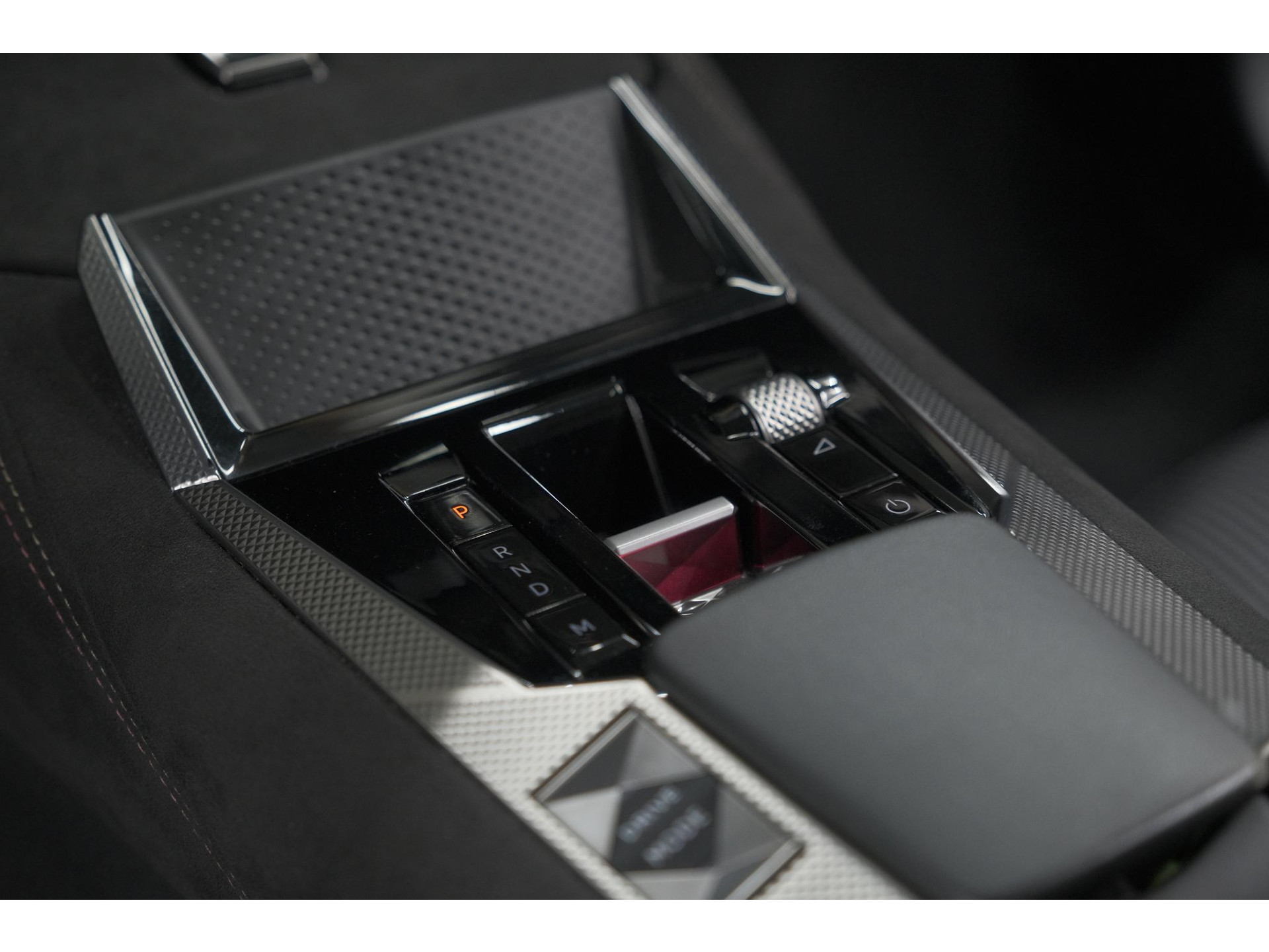 DS 4 PureTech 130 EAT8 Performance Line | Camera | Apple Carplay | Alcantara® bekleding | Parkeersensensoren