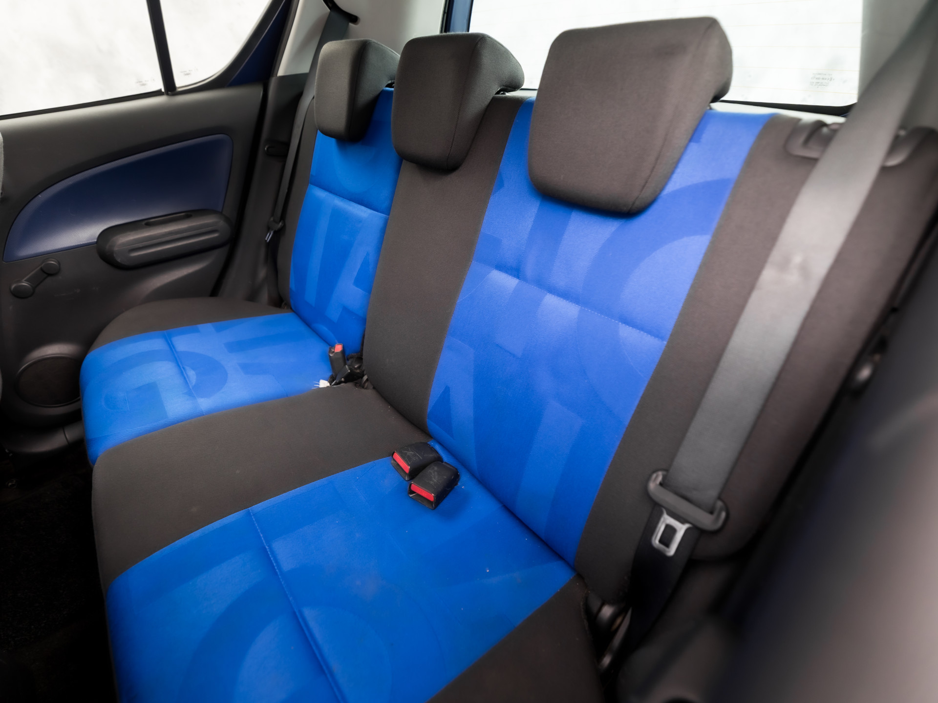 Opel Agila 1.2 Sport (AIRCO, ELEK RAMEN, SPORTSTOELEN, GETINT GLAS, NIEUWE APK, NIEUWSTAAT)